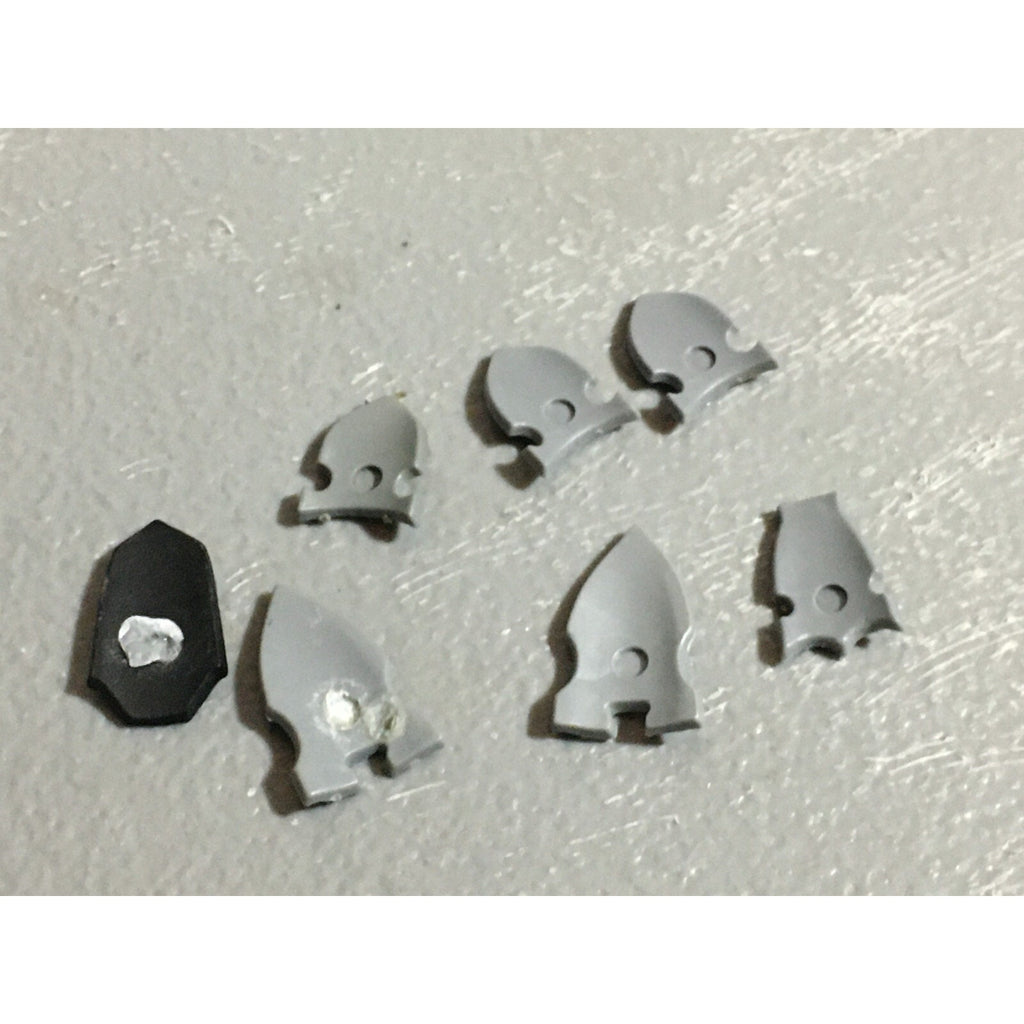 A22246 WARHAMMER FANTASY CHAOS MORTALS BITS LOT WARRIORS KNIGHTS SHIELDS GW OOP