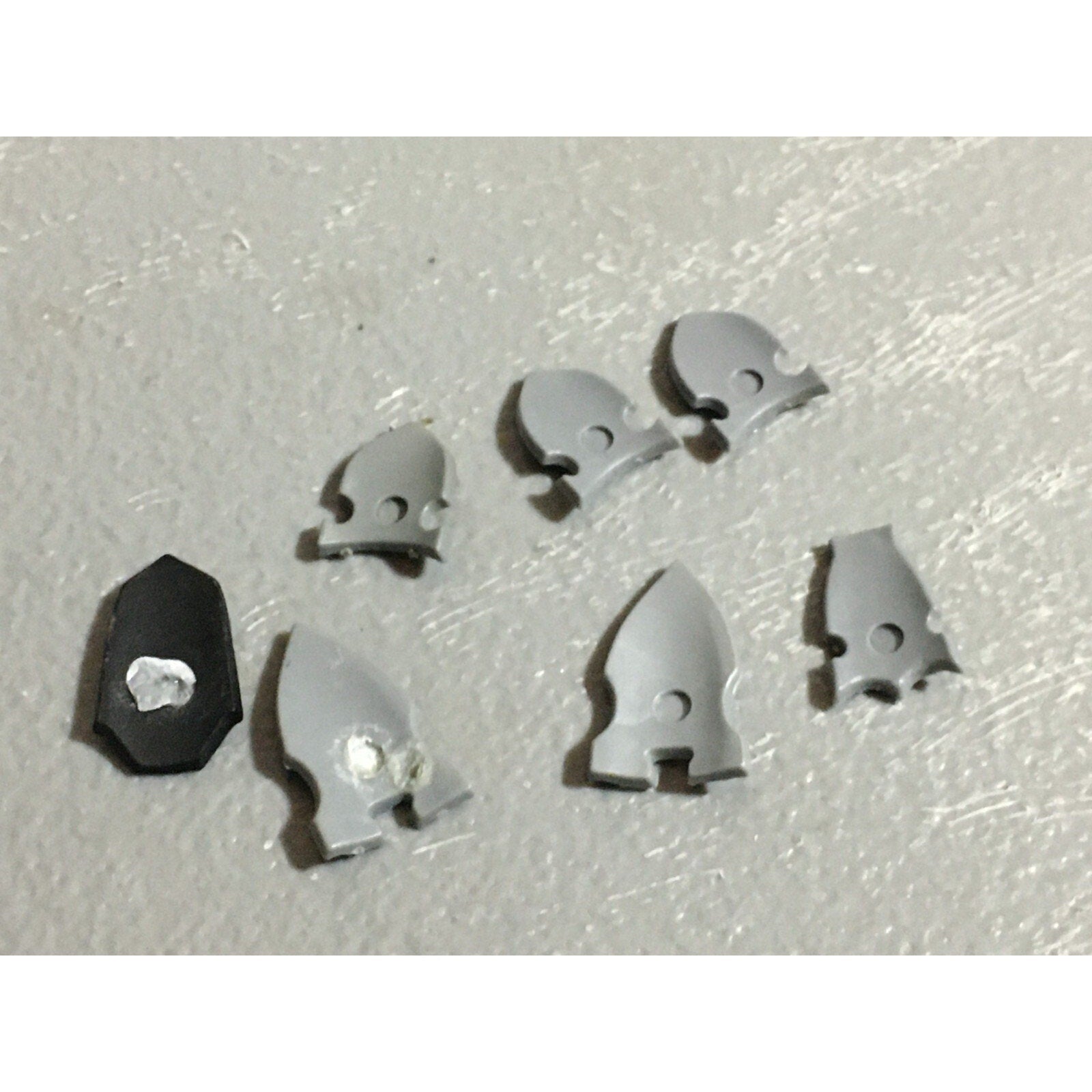 A22246 WARHAMMER FANTASY CHAOS MORTALS BITS LOT WARRIORS KNIGHTS SHIELDS GW OOP