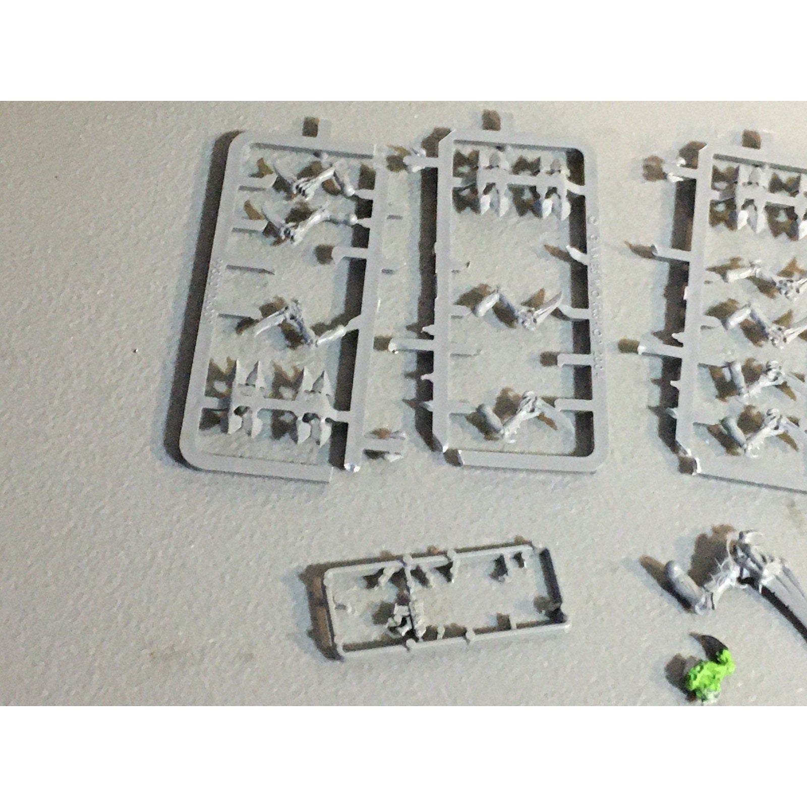 A32820 WARHAMMER 40K TYRANIDS BITS LOT SCYTHING TALONS EXTRA CARAPACE GW