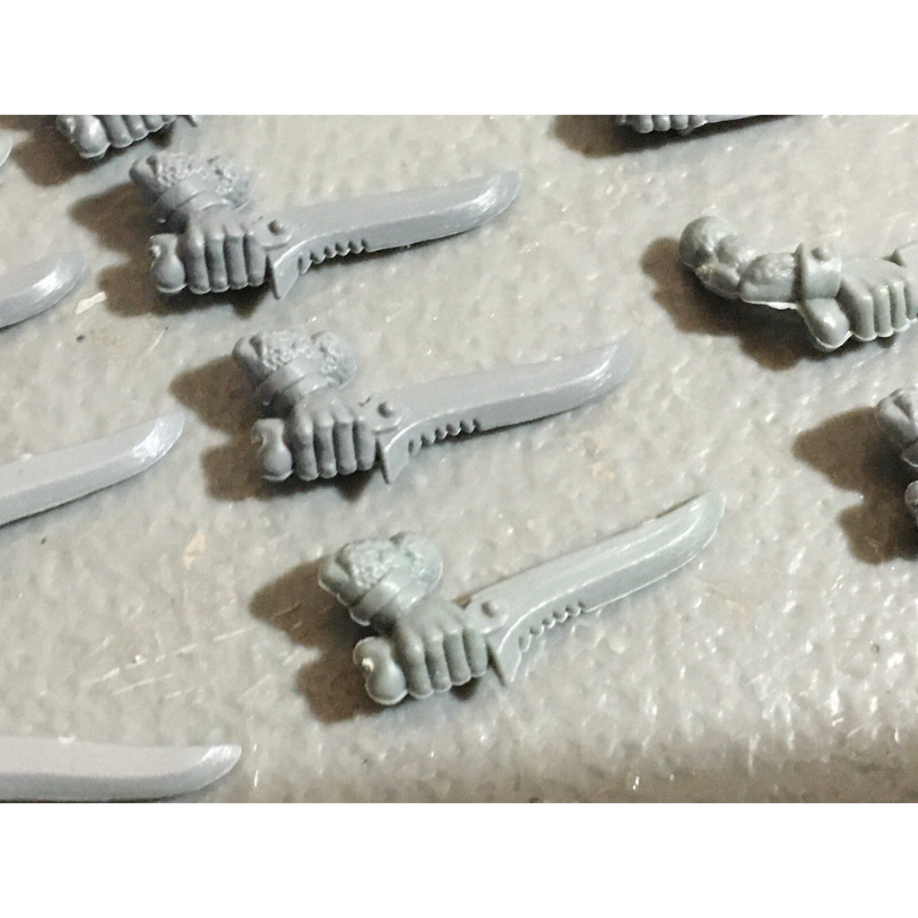 A22298 WARHAMMER FANTASY SKAVEN BITS LOT SWORD ARMS GAMES WORKSHOP GW