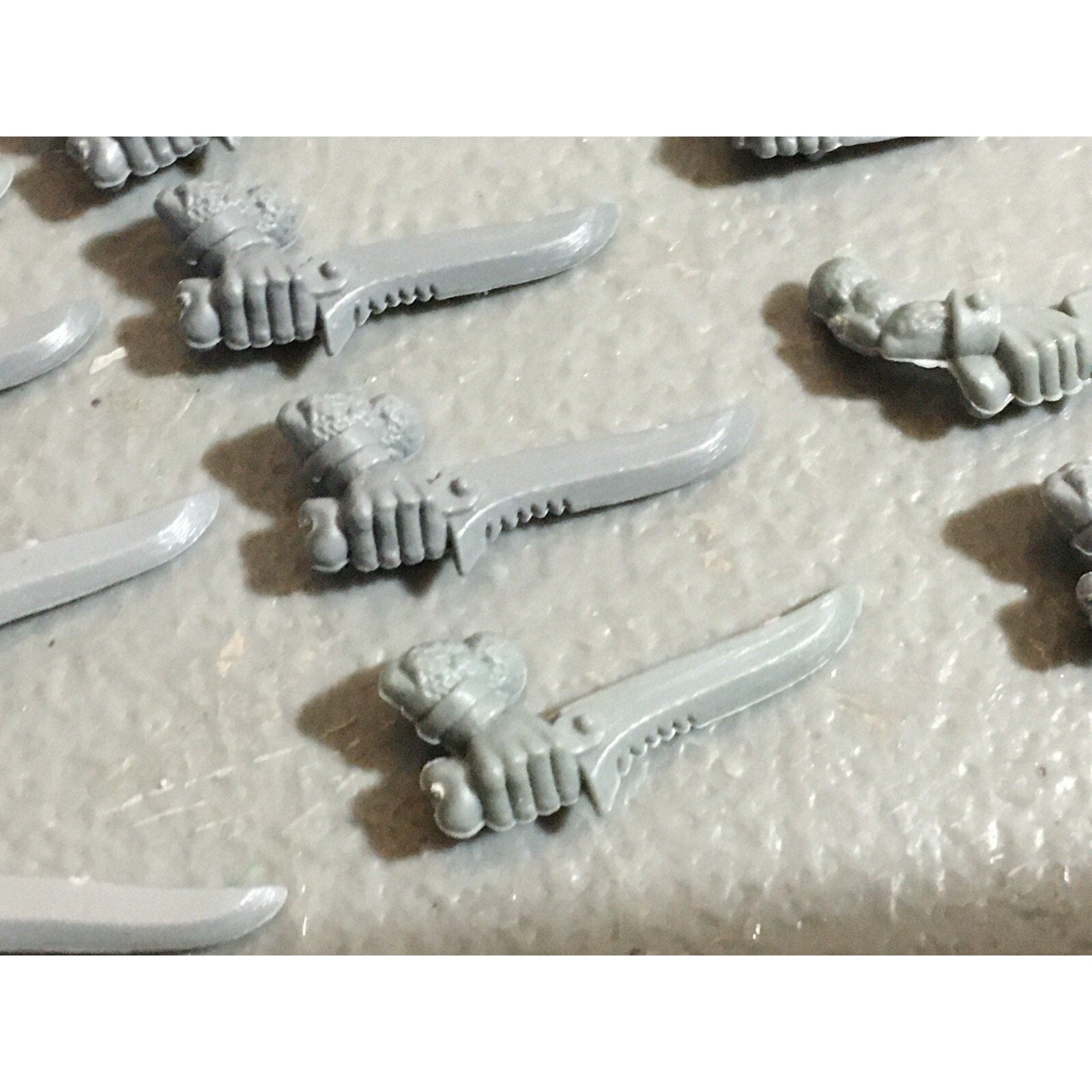 A22298 WARHAMMER FANTASY SKAVEN BITS LOT SWORD ARMS GAMES WORKSHOP GW