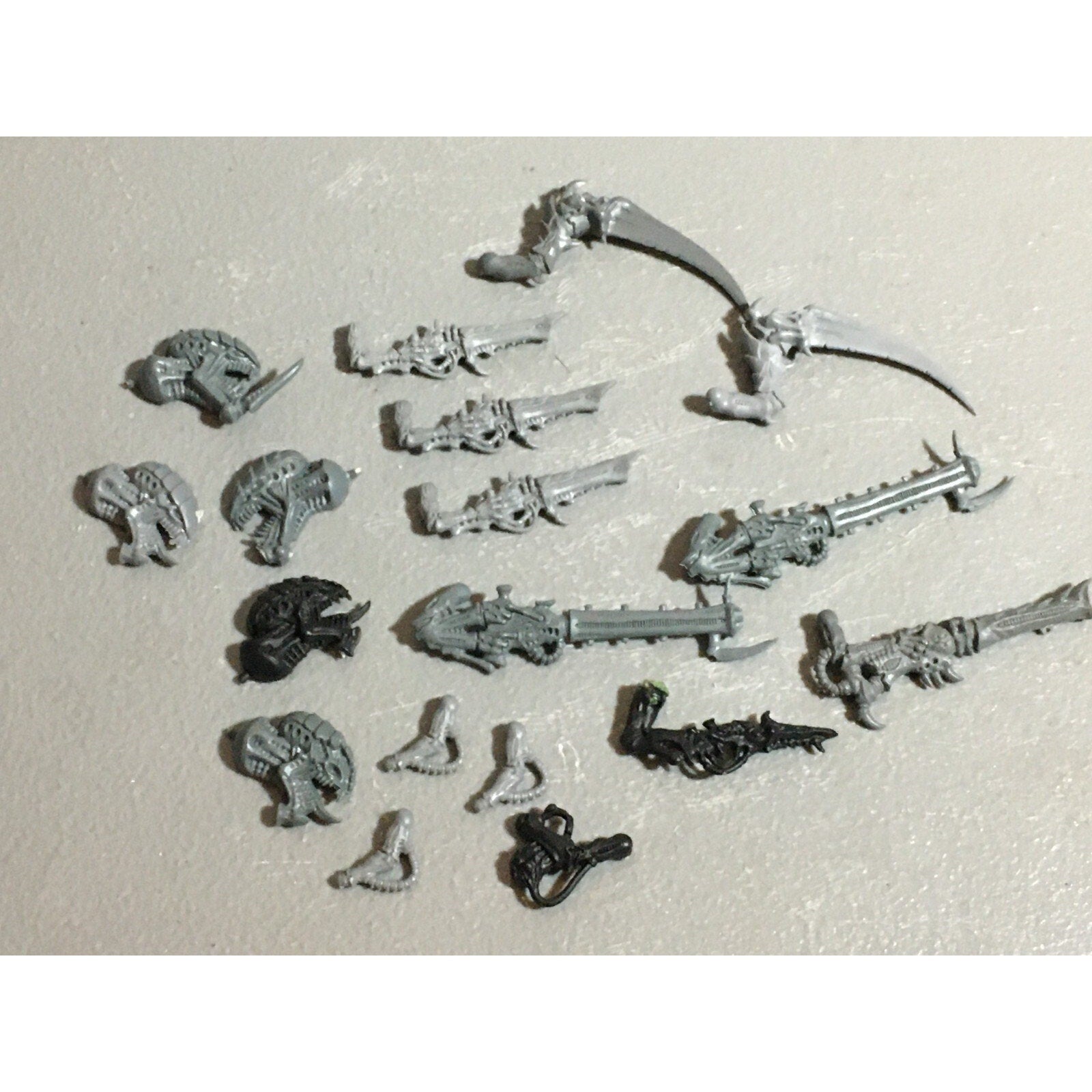 A22316 WARHAMMER 40K TYRANIDS BITS LOT MIXED GAMES WORKSHOP GW