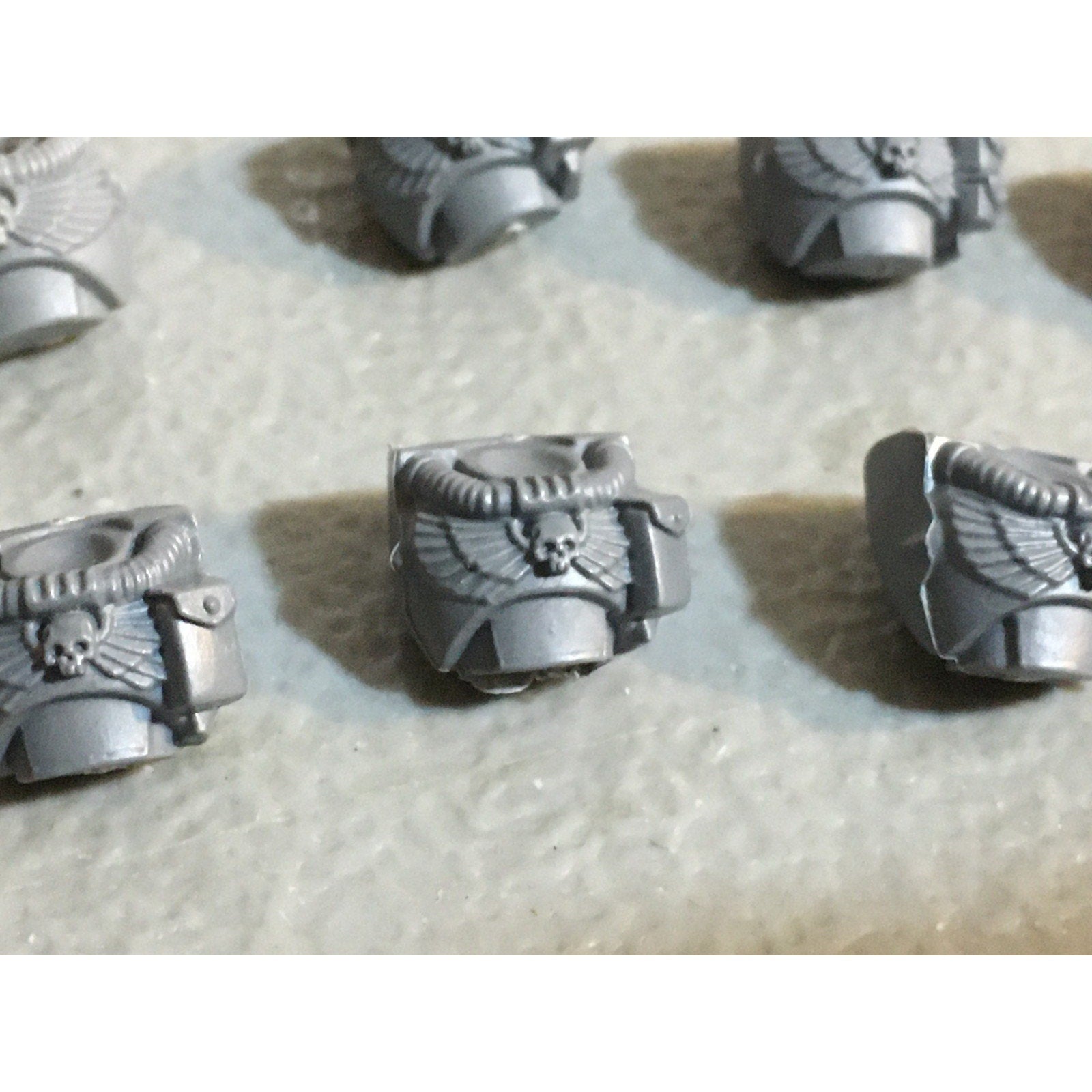 A33844 WARHAMMER 40K SPACE MARINES BITS LOT SCOUTS TORSO CHEST GW