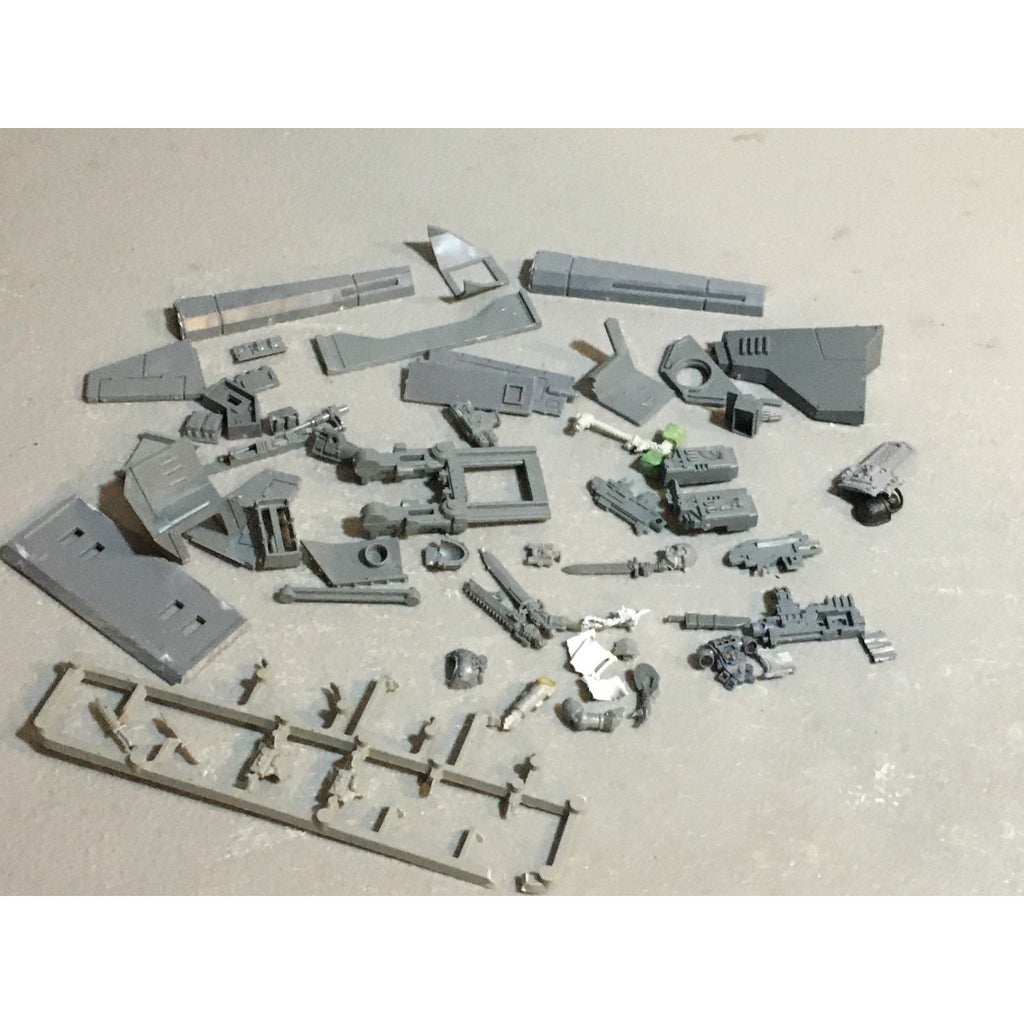 A24530 WARHAMMER 40K SPACE MARINES BITS LOT TANK ARMS OATHS GW