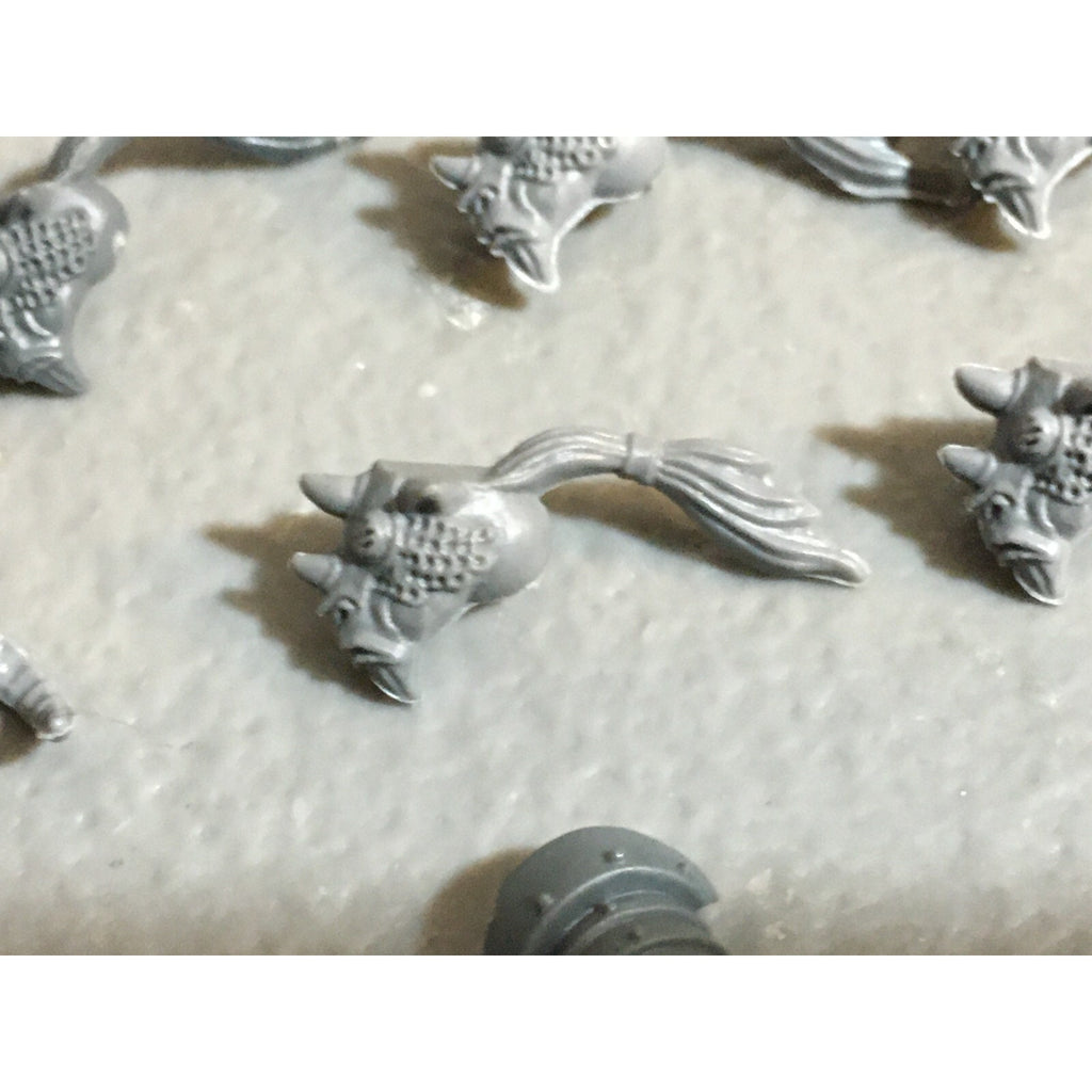 A23234 WARHAMMER FANTASY CHAOS BEASTMEN BITS LOT BESTIGOR ARMS HEADS GW