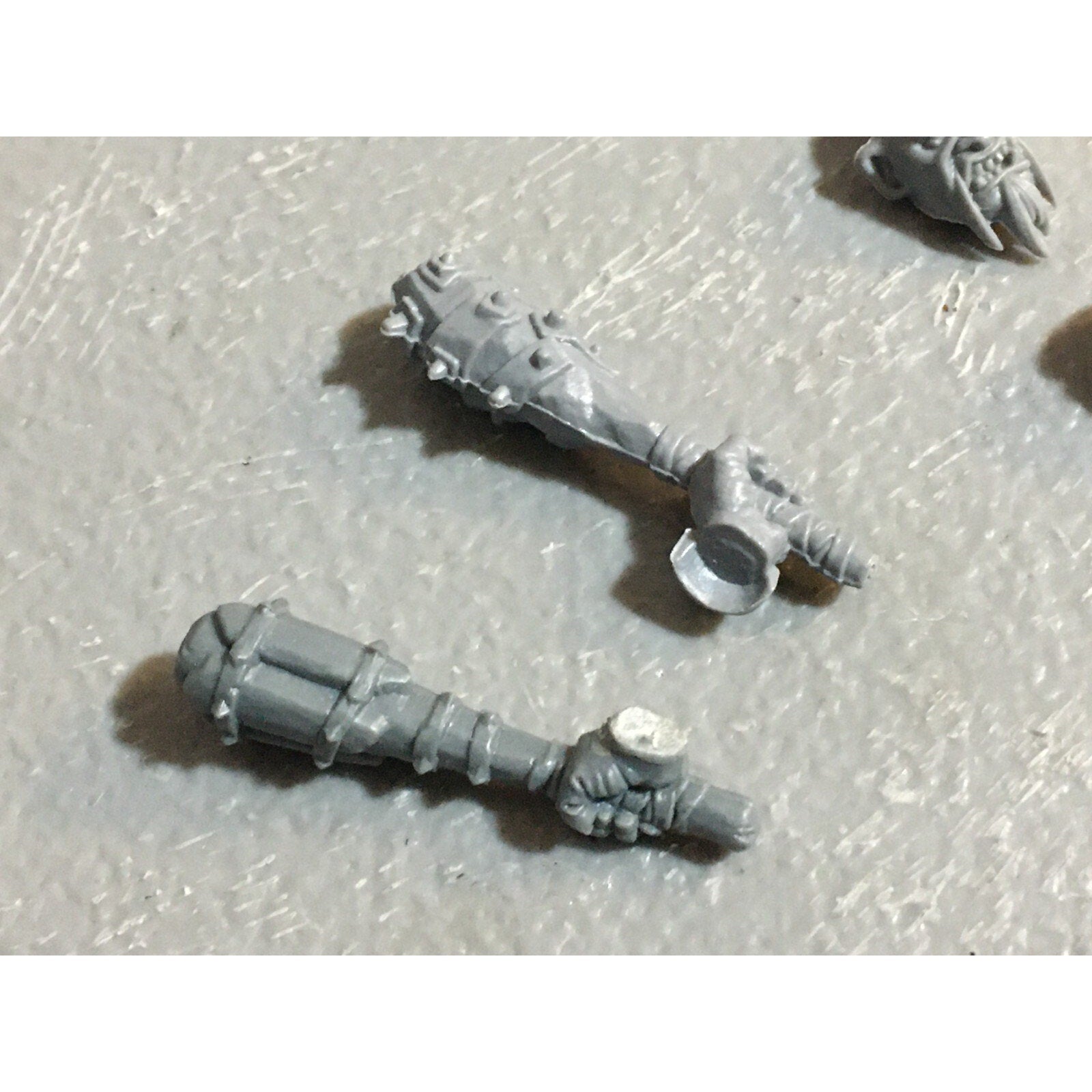 A23432 WARHAMMER FANTASY OGRE KINGDOMS BITS LOT MIXED HEADS PLATES GW