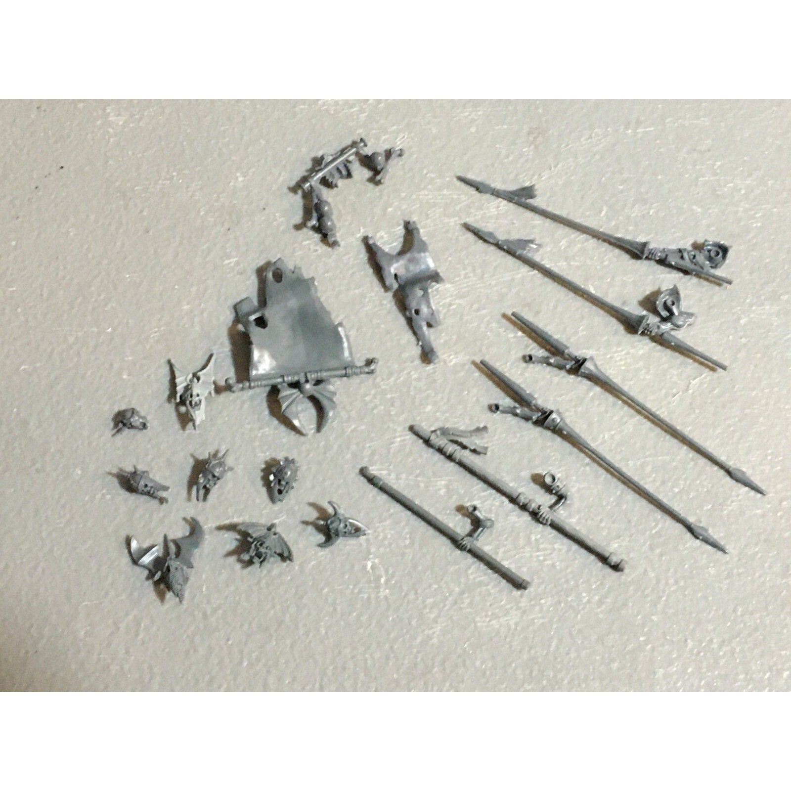 A23425 WARHAMMER FANTASY VAMPIRE COUNTS BITS LOT SKELETON WIGHT MIXED HEADS ARMS