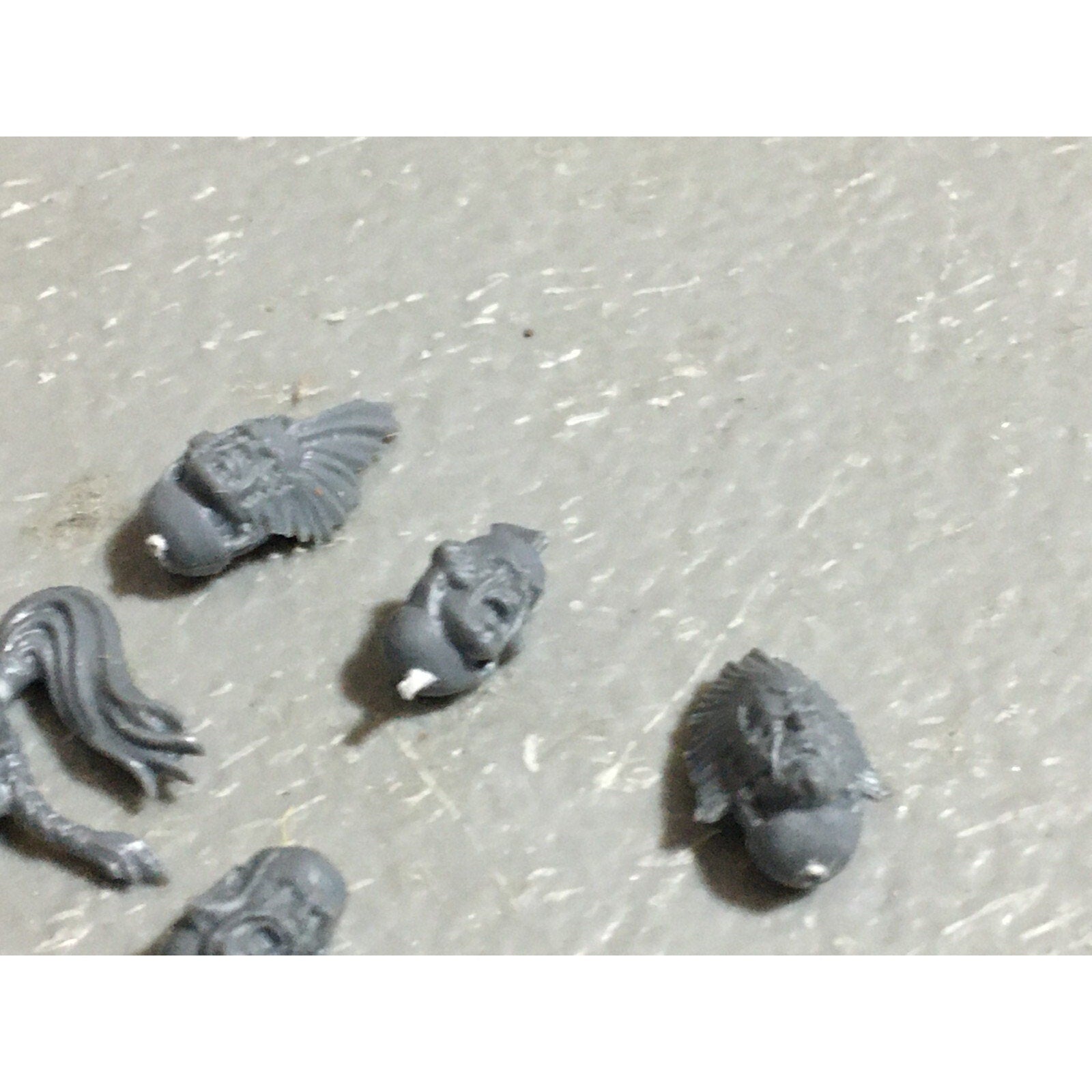A22554 WARHAMMER 40K SPACE MARINES WOLVES BITS LOT HEADS SCOUT BROTHER GW