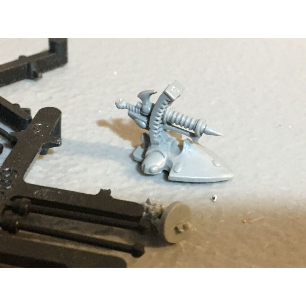 A23527 EPIC 40K BITS LOT INCOMPLETE SOME METAL WARMASTER W MOVEMENT STICKS