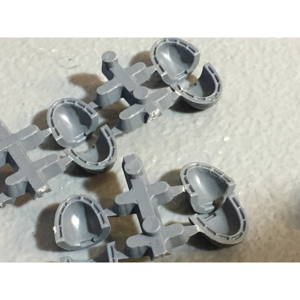 A22964 WARHAMMER 40K SPACE MARINES BITS LOT SHOULDER PADS GAMES WORKSHOP GW