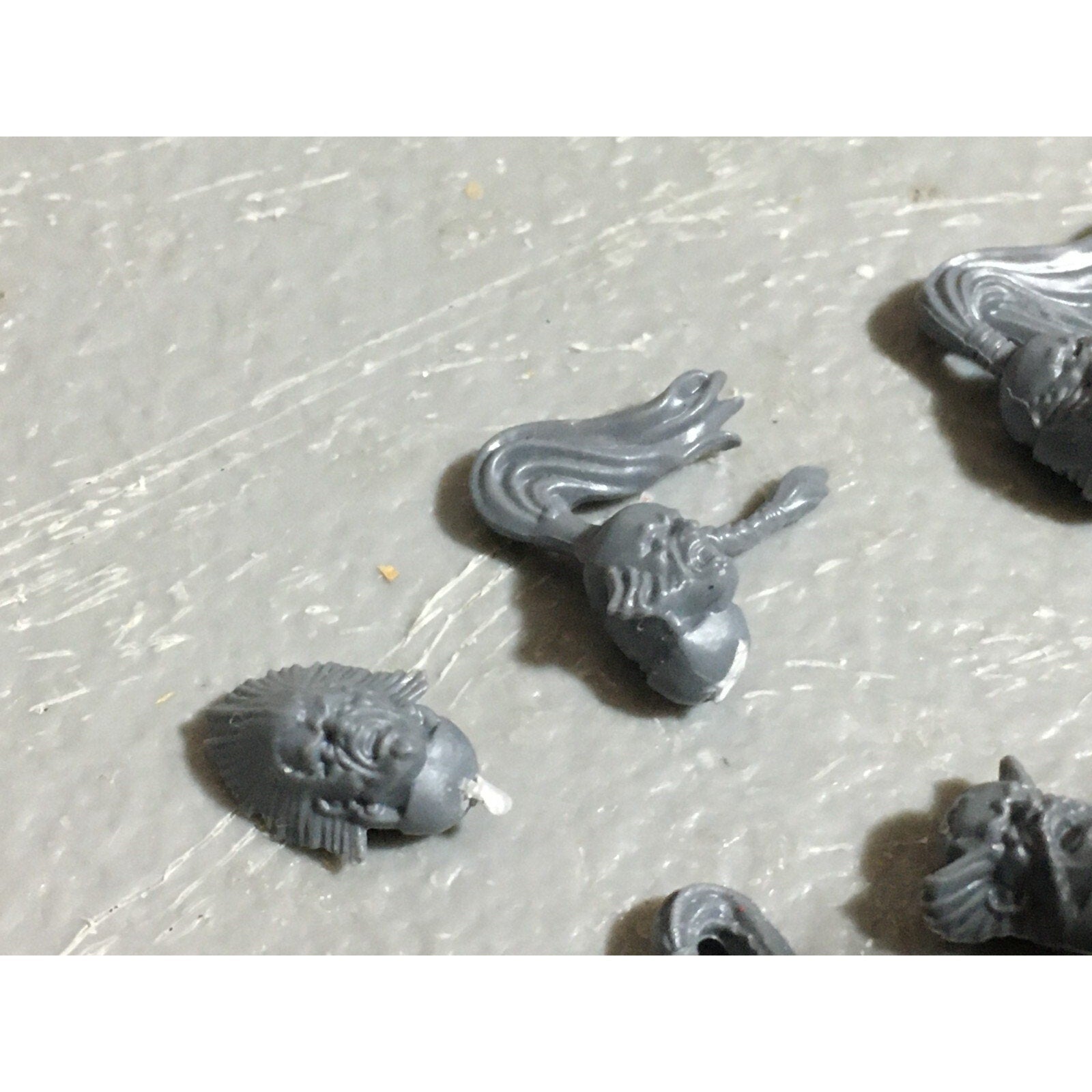 A22546 WARHAMMER 40K SPACE MARINES WOLVES BITS LOT HEADS GAMES WORKSHOP GW
