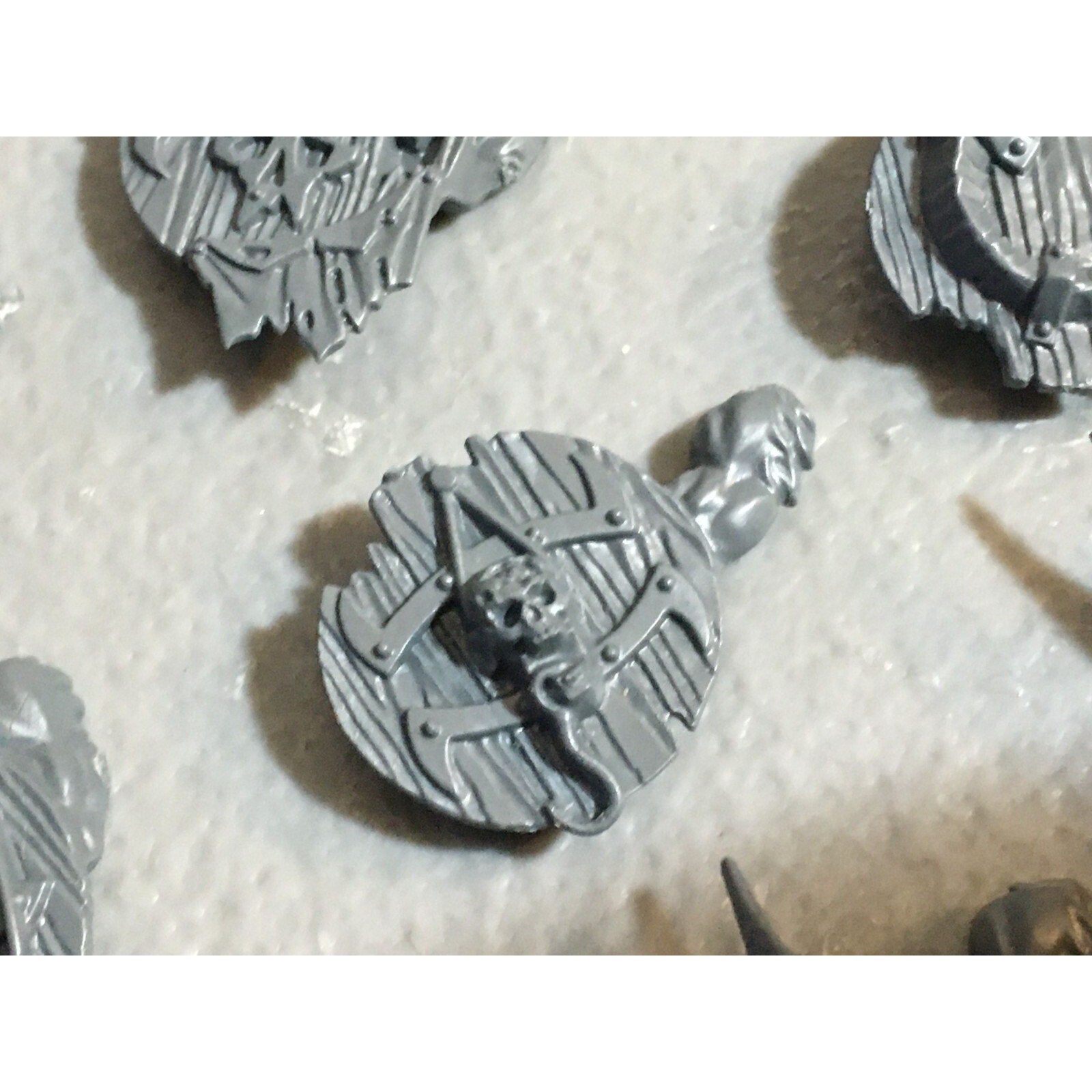 A23096 WARHAMMER FANTASY CHAOS BEASTMEN BITS LOT GOR SHIELDS GAMES WORKSHOP