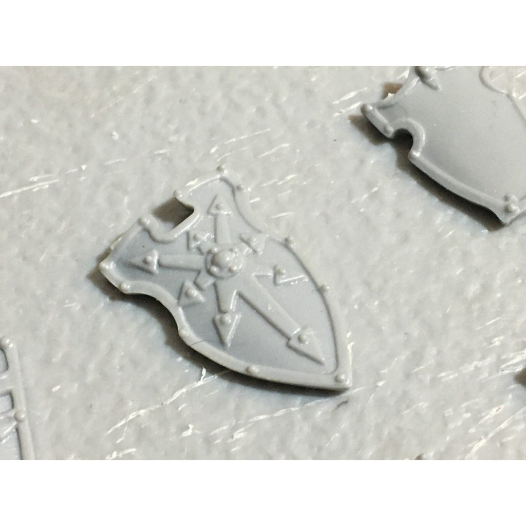 A23068 WARHAMMER FANTASY CHAOS MORTALS BITS LOT WARRIORS OOP SHIELDS GW