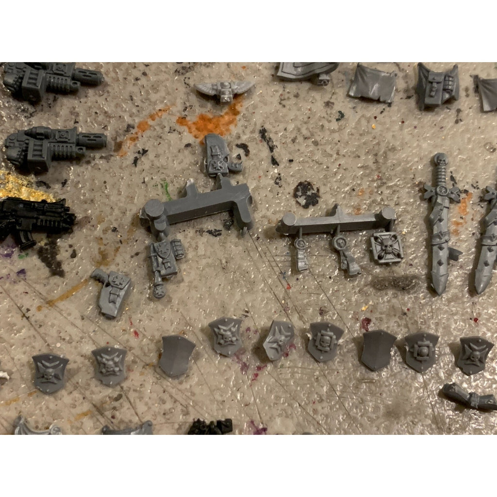 A23192 WARHAMMER 40K SPACE MARINES BITS LOT BLACK TEMPLARS OATHS SHIELD SWORD