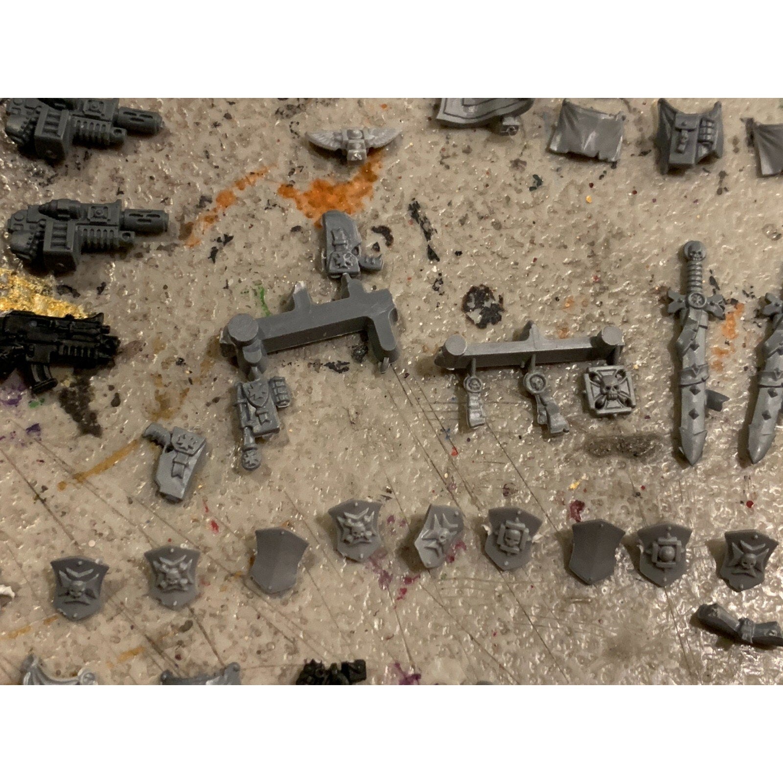 A23192 WARHAMMER 40K SPACE MARINES BITS LOT BLACK TEMPLARS OATHS SHIELD SWORD