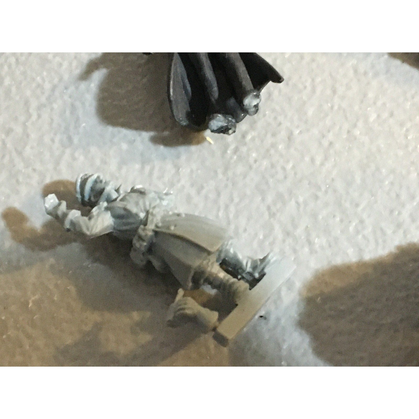 A32534 UNKNOWN MINIATURES PLASTIC INCOMPLETE WARRIOR SOLDIER