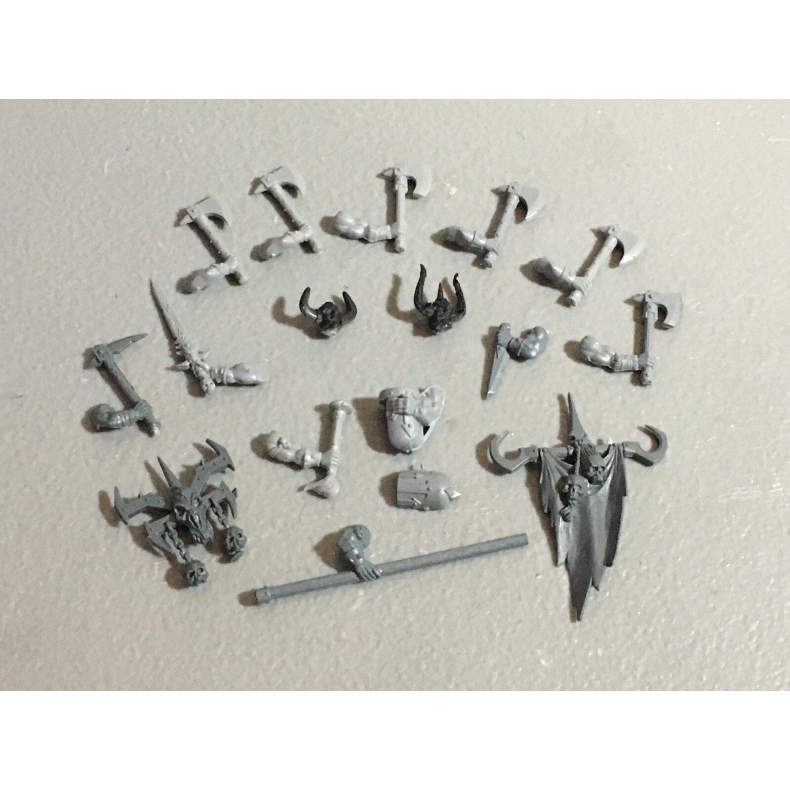A22185 WARHAMMER FANTASY CHAOS MORTALS BITS LOT MIXED MARAUDER COMMAND & ARMS GW