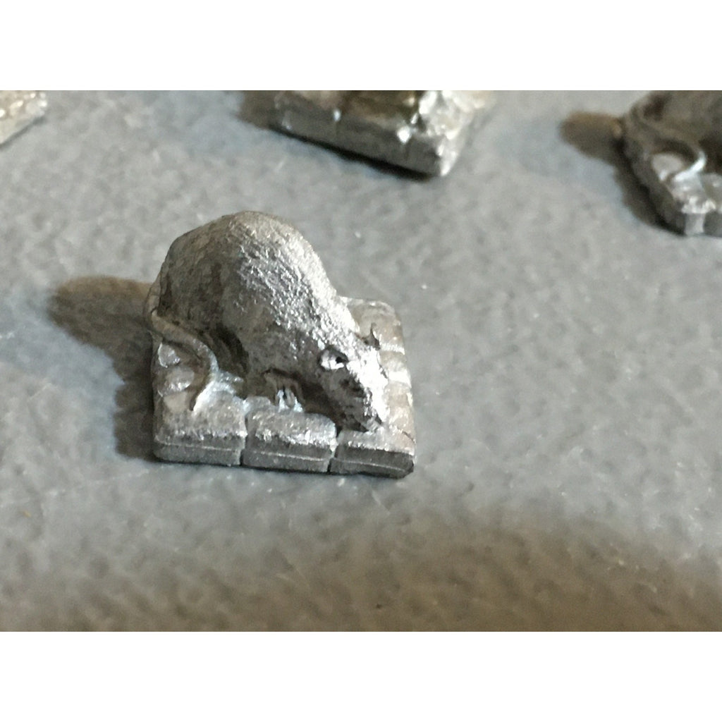 A32522 UNKNOWN METAL MINIATURES FAMILIAR? RAT TEDDY BEAR TABLETOP