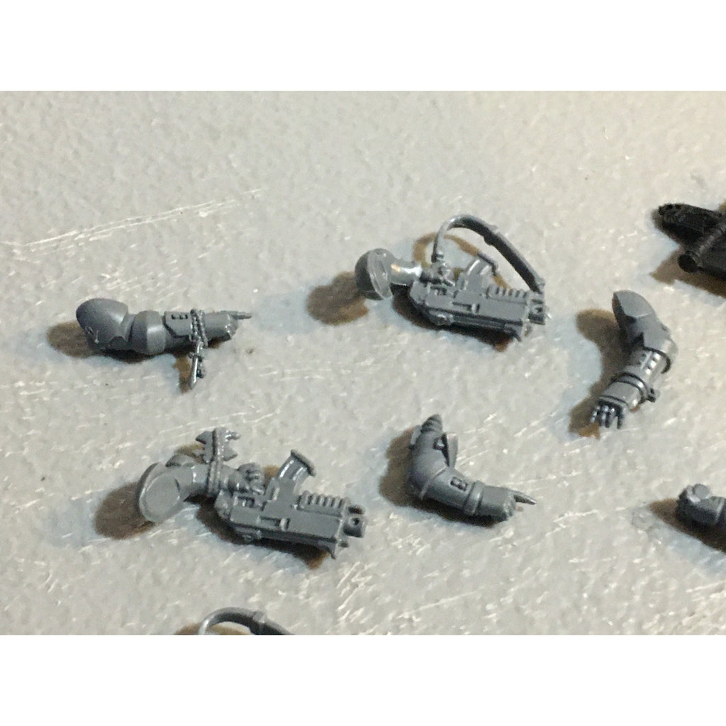 A29487 WARHAMMER 40K SPACE MARINES DARK ANGELS BITS LOT ROBE ARM BOLTER GW