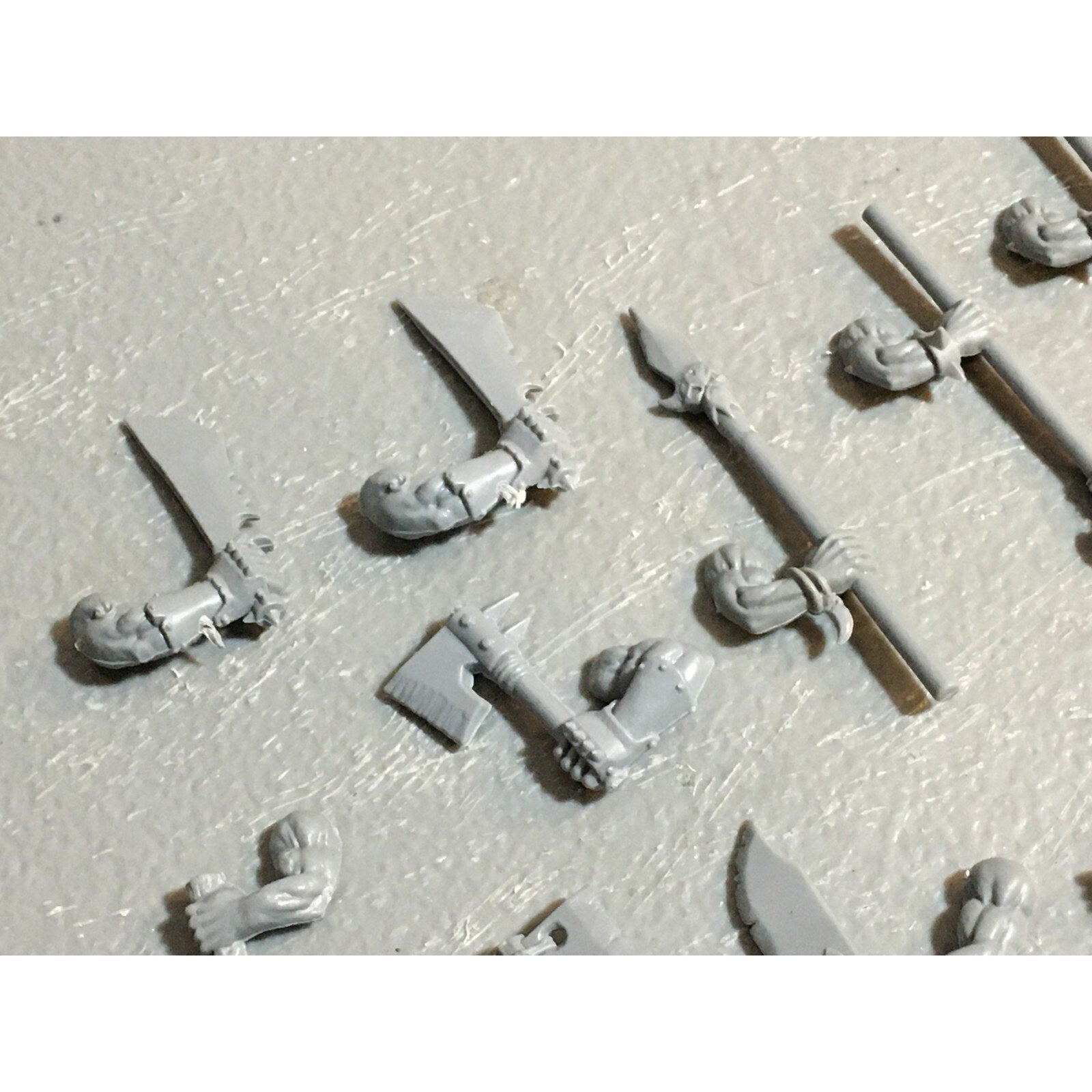 A23392 WARHAMMER FANTASY ORCS & GOBLINS BITS LOT BOYZ ARMS GAMES WORKSHOP GW