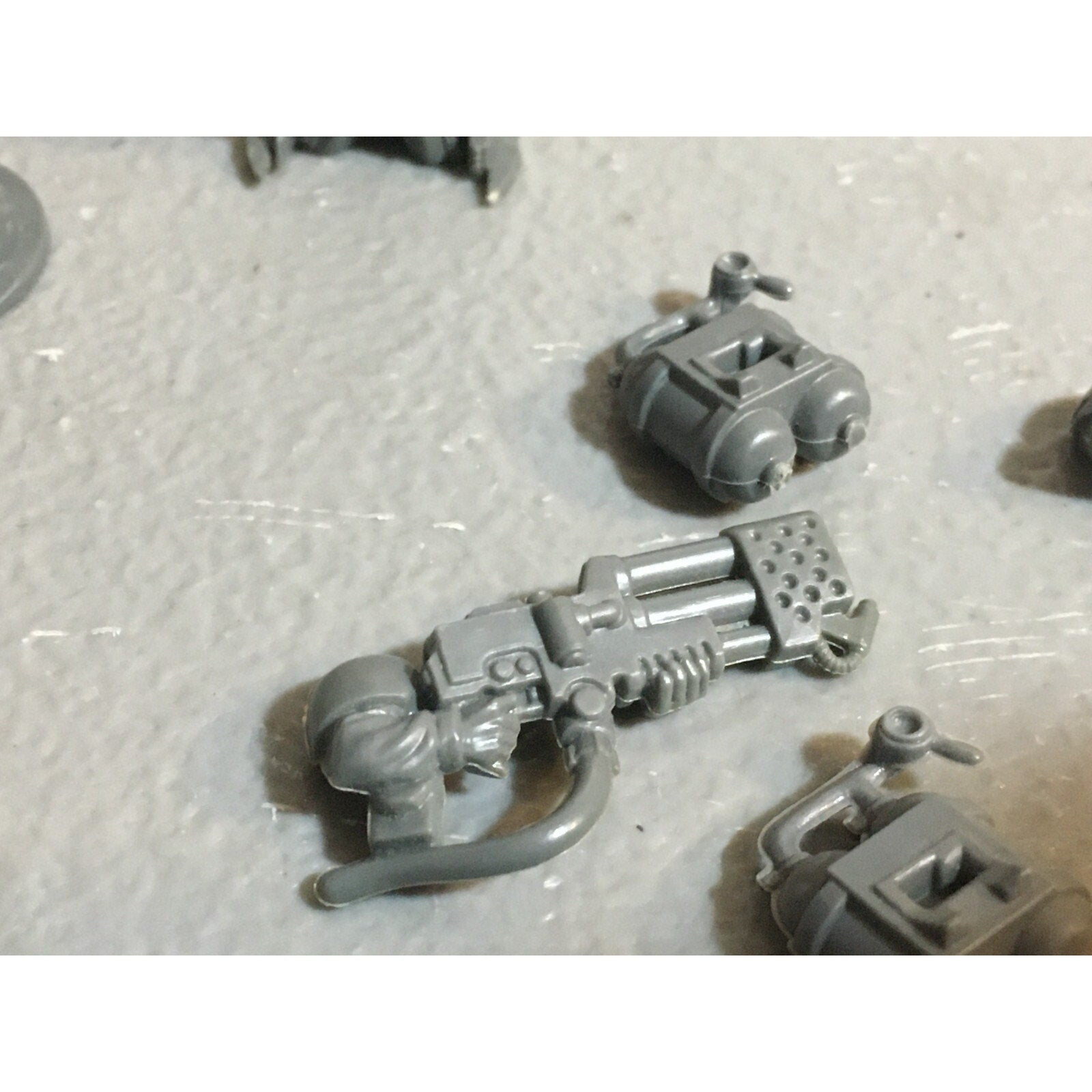 A17851 WARHAMMER 40K ASTRA IG GUARD TANK COMMANDER & SPECIAL WEAPONS BITS LOT