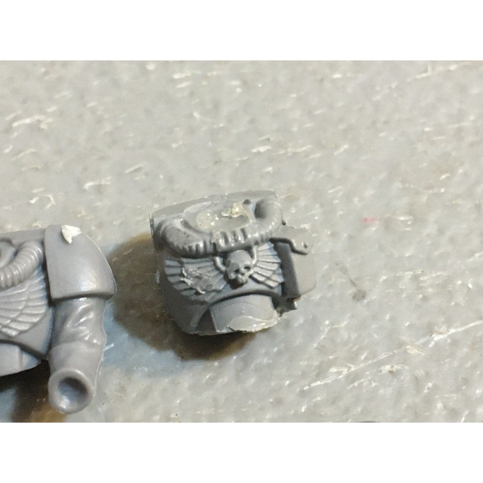 A33846 WARHAMMER 40K SPACE MARINES BITS LOT SCOUTS TORSO CHEST GW