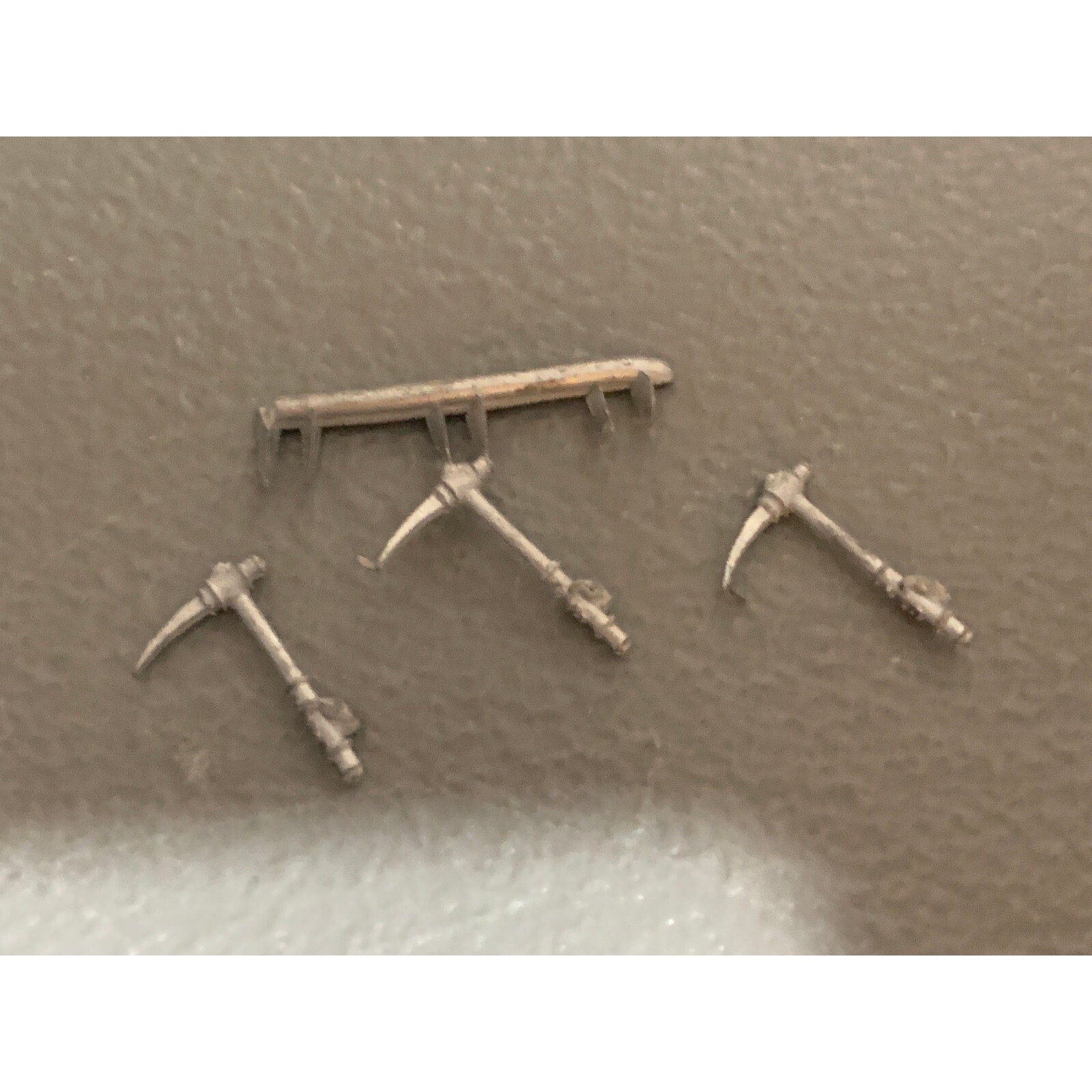 A10497 RACKHAM CONFRONTATION METAL OOP GUARDS OF ALAHAN