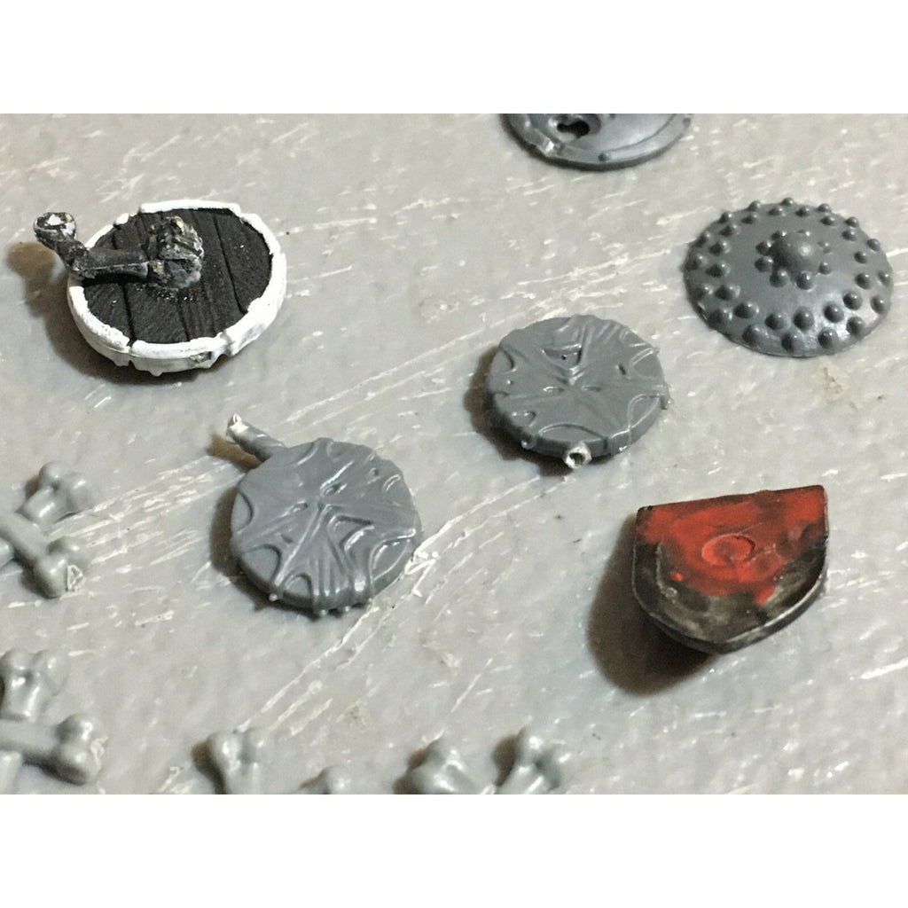 A23459 WARHAMMER FANTASY VAMPIRE COUNTS UNDEAD BITS LOT SHIELDS & ICONS GW