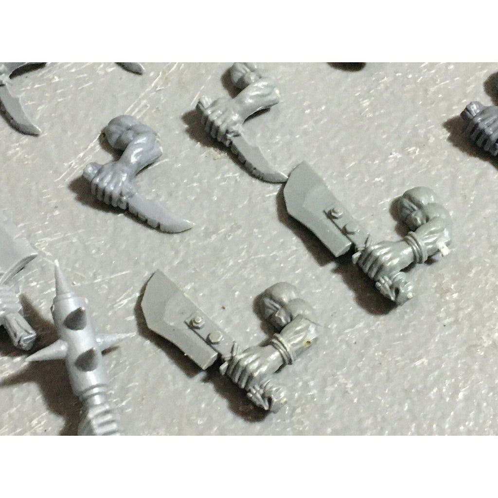 A22611 WARHAMMER FANTASY ORCS & GOBLINS BITS LOT ORC BOYZ HAND WEAPONS GW