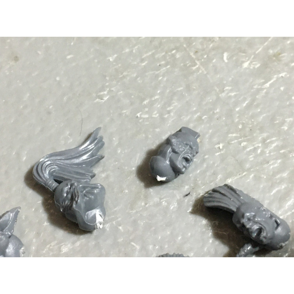 A22549 WARHAMMER 40K SPACE MARINES WOLVES BITS LOT HEADS GAMES WORKSHOP GW