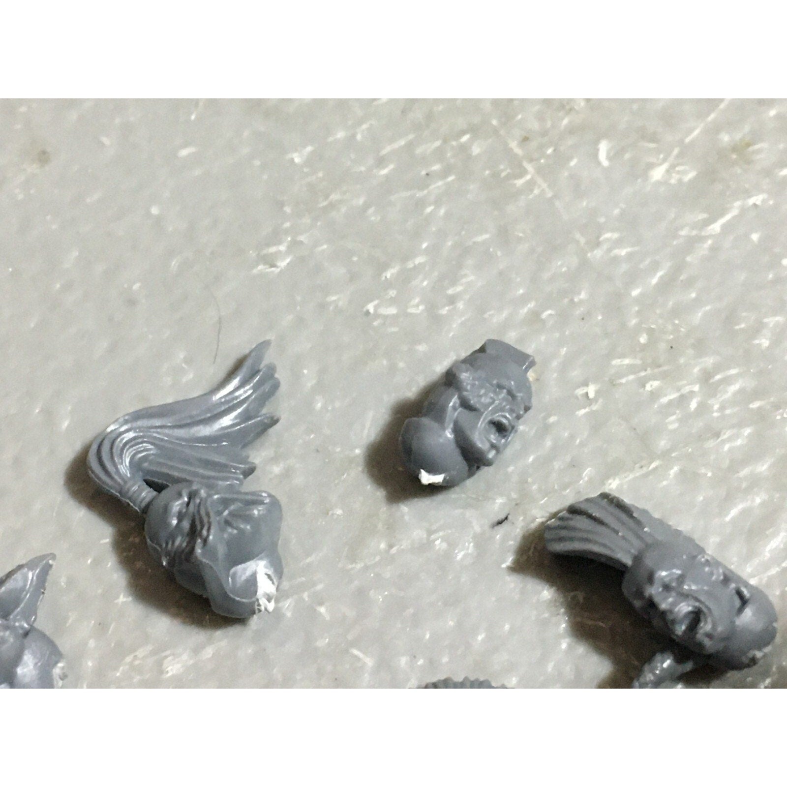 A22549 WARHAMMER 40K SPACE MARINES WOLVES BITS LOT HEADS GAMES WORKSHOP GW