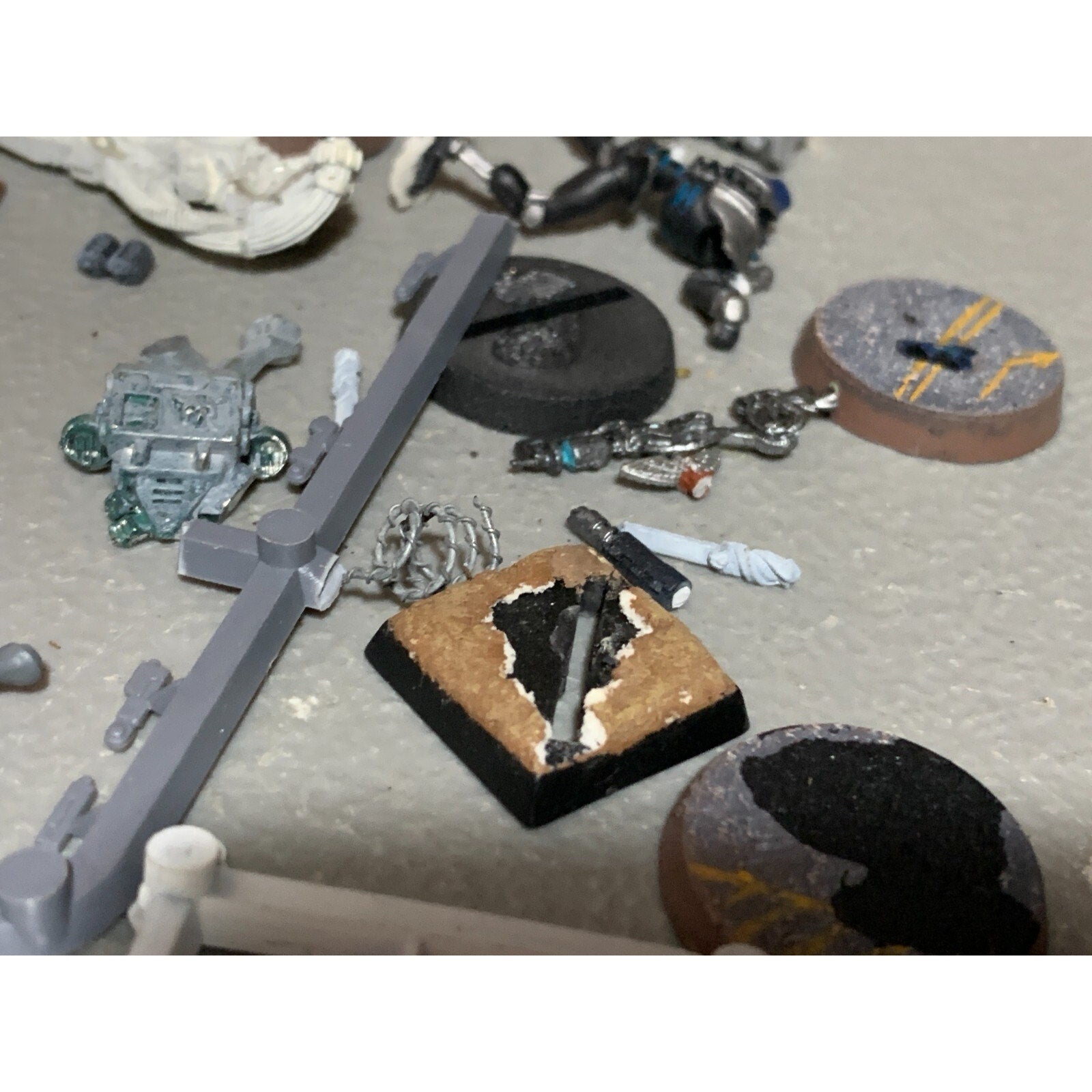 A17864 WARHAMMER FANTASY 40K MIXED RANDOM BITS LOT