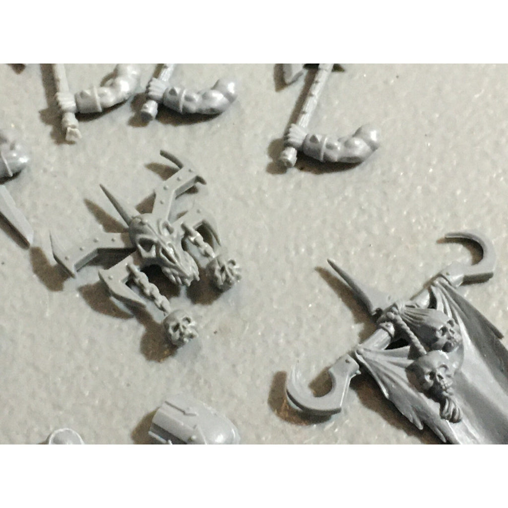 A22179 WARHAMMER FANTASY CHAOS MORTALS BITS LOT MIXED MARAUDER COMMAND & ARMS GW