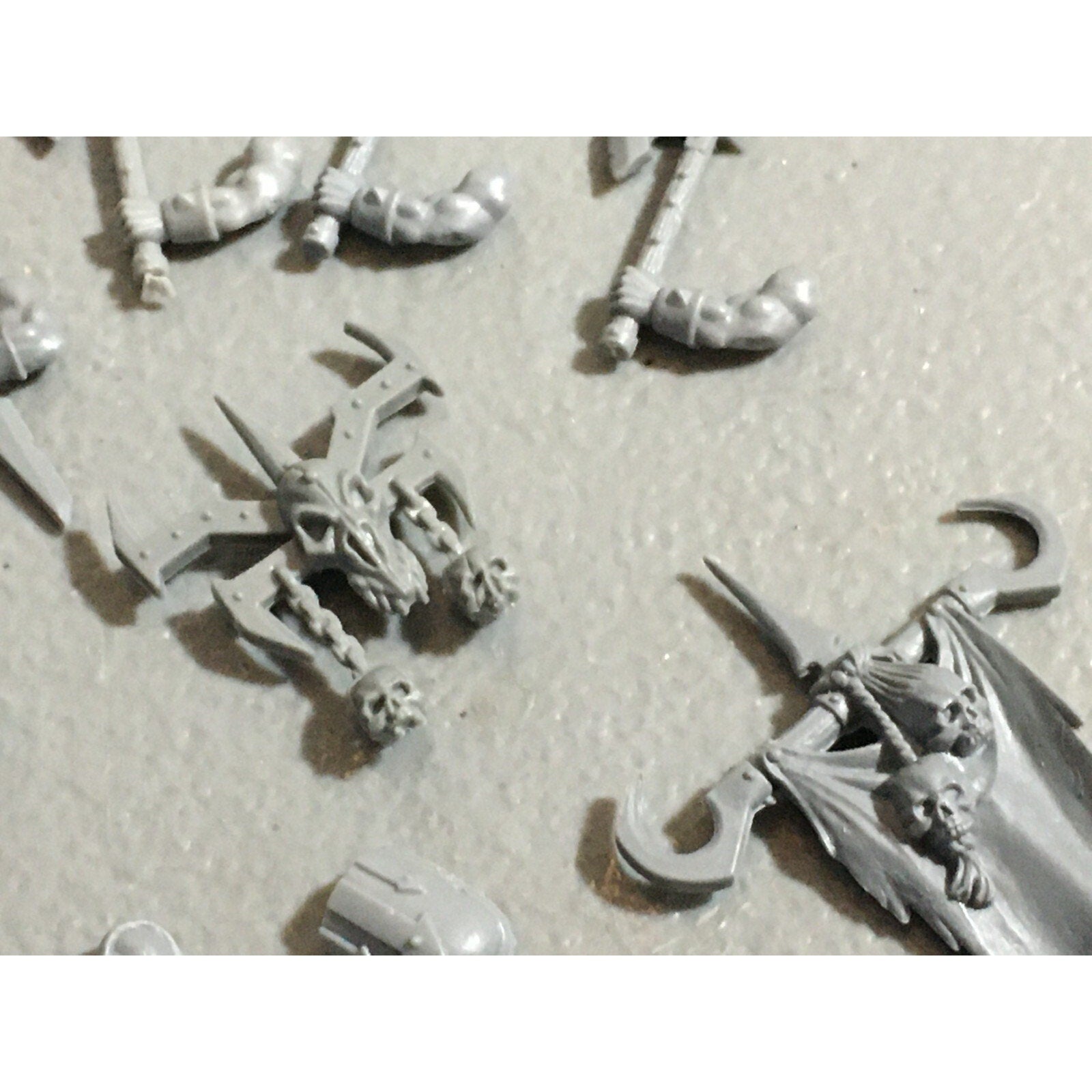 A22179 WARHAMMER FANTASY CHAOS MORTALS BITS LOT MIXED MARAUDER COMMAND & ARMS GW