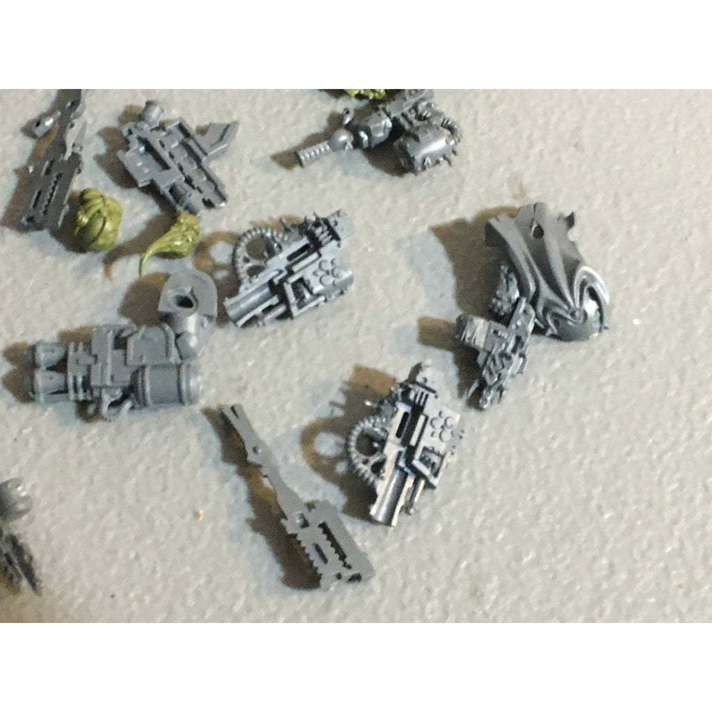A31470 WARHAMMER 40K CHAOS DEATH GUARD NURGLE PLAGUE MARINES BITS LOT GW