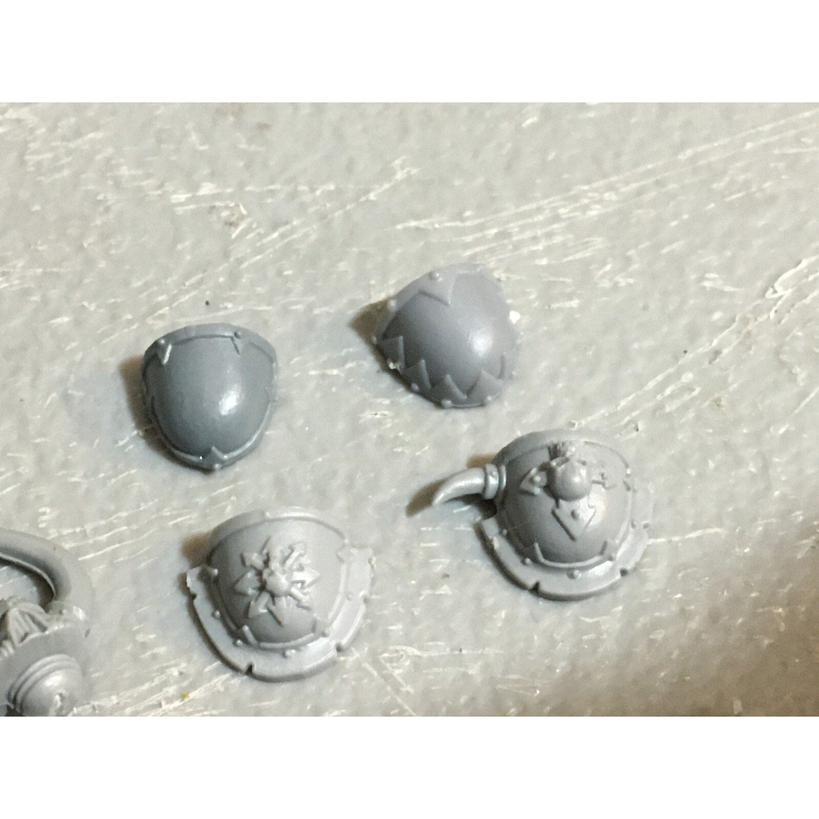 A23013 WARHAMMER 40K CHAOS SPACE MARINES MIXED TORSO HEAD SPECIAL GAMES WORKSHOP