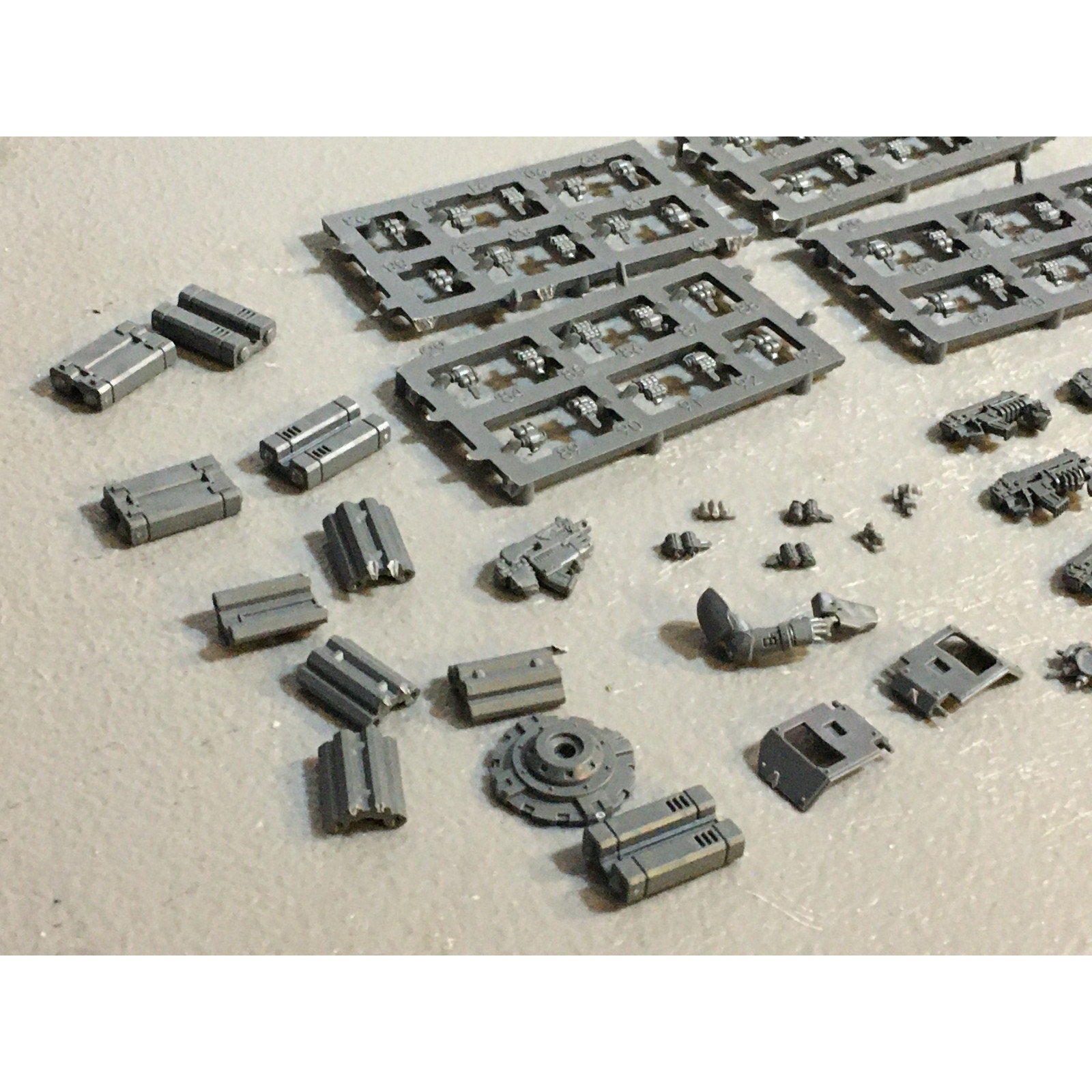 A29490 WARHAMMER 40K SPACE MARINES DARK ANGELS BITS LOT GRENADES BOLTERS GW