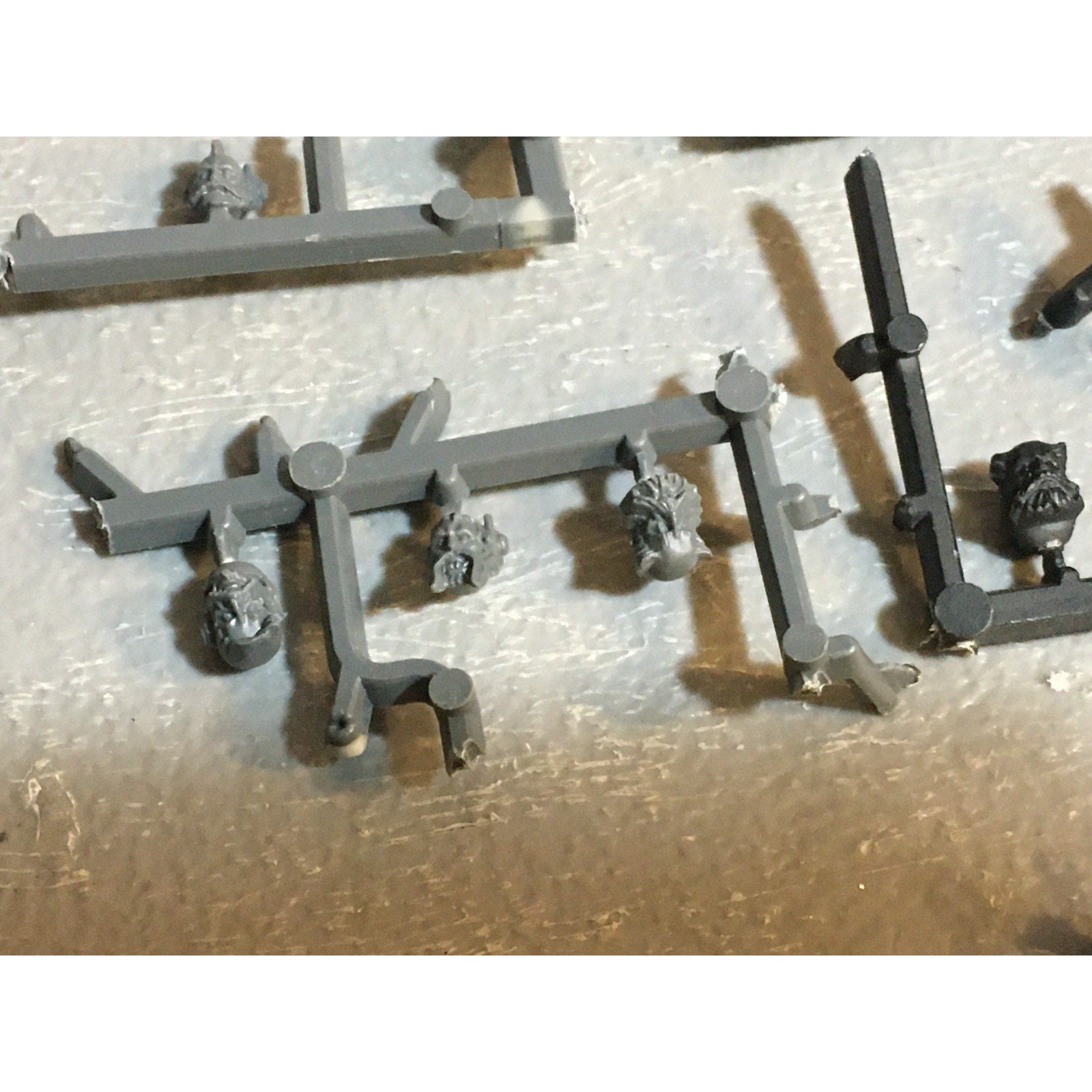 A24577B WARHAMMER 40K SPACE MARINES WOLVES BITS LOT HEADS 18 PK GAMES WORKSHOP