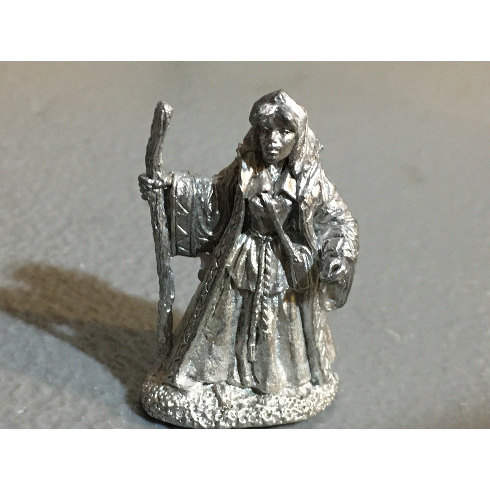 A29803 METAL UNKNOWN TABLETOP WARGAMES RPG WOMAN WIZARD SORCERESS MAGE