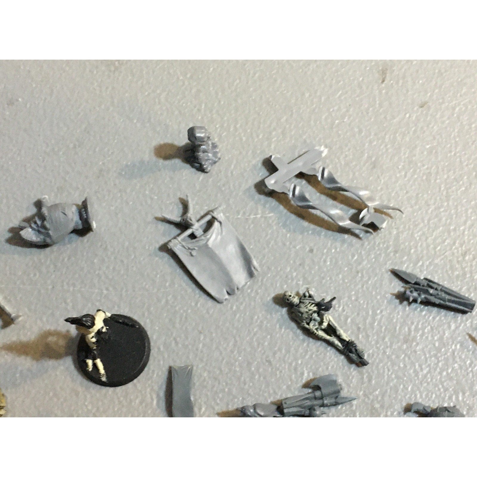 A29619 WARHAMMER FANTASY AOS MIXED BITS LOT BANNER SHIELD CLOAK GW