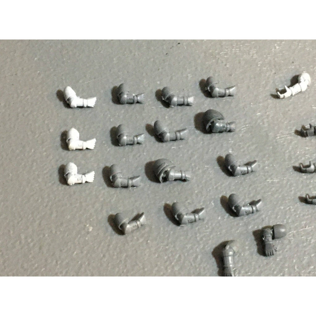 A22948 WARHAMMER 40K SPACE MARINES BITS LOT ARMS GAMES WORKSHOP GW