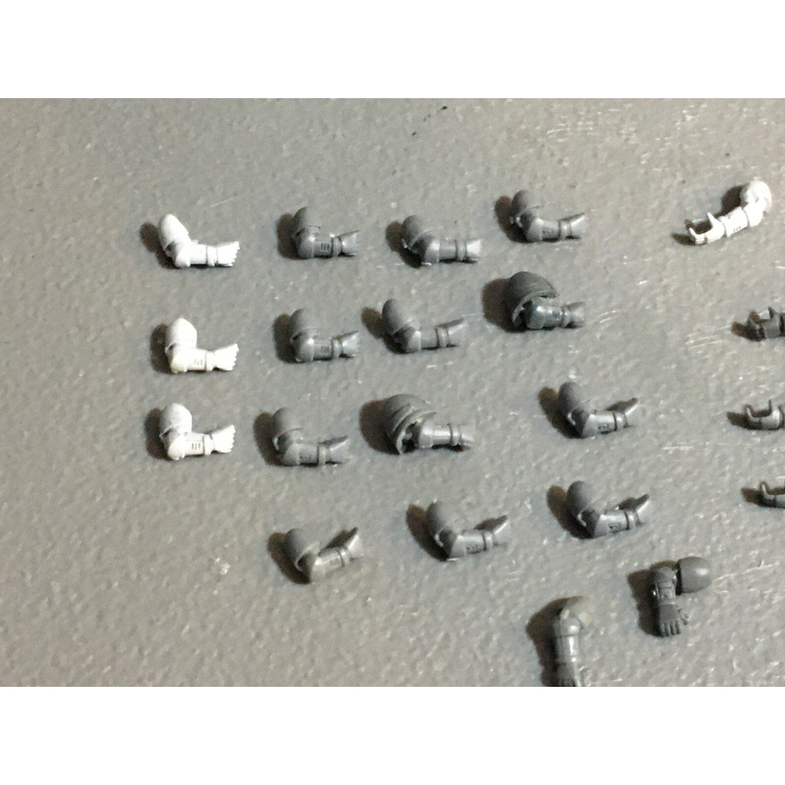 A22948 WARHAMMER 40K SPACE MARINES BITS LOT ARMS GAMES WORKSHOP GW