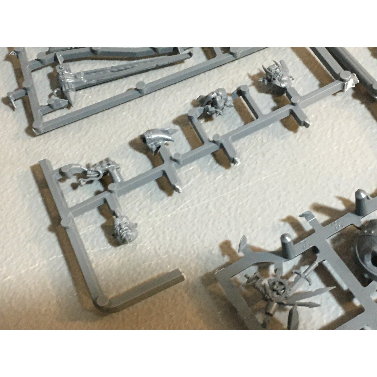 A23590 WARHAMMER AOS FANTASY OGRE KINGDOMS MAWTRIBES BITS ON SPRUE LOT MIXED GW