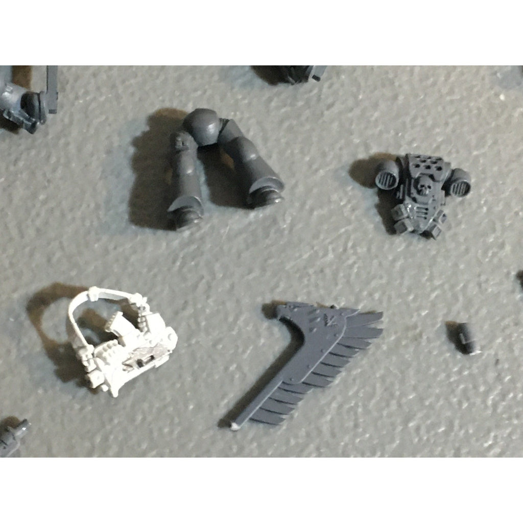 A31130 WARHAMMER 40K SPACE MARINES MIXED LOT INCOMPLETE & BITS + CHAOS