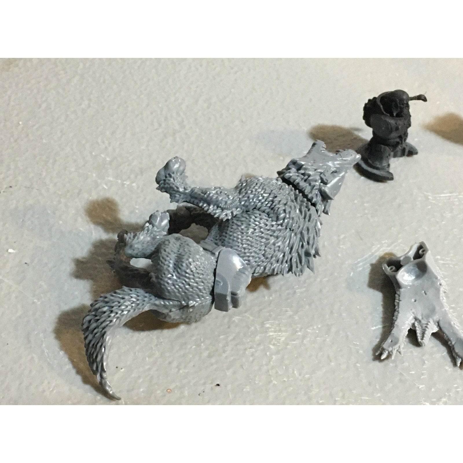 A27780 WARHAMMER 40K SPACE MARINES WOLVES BITS LOT TORSOS THUNDERWOLF GW