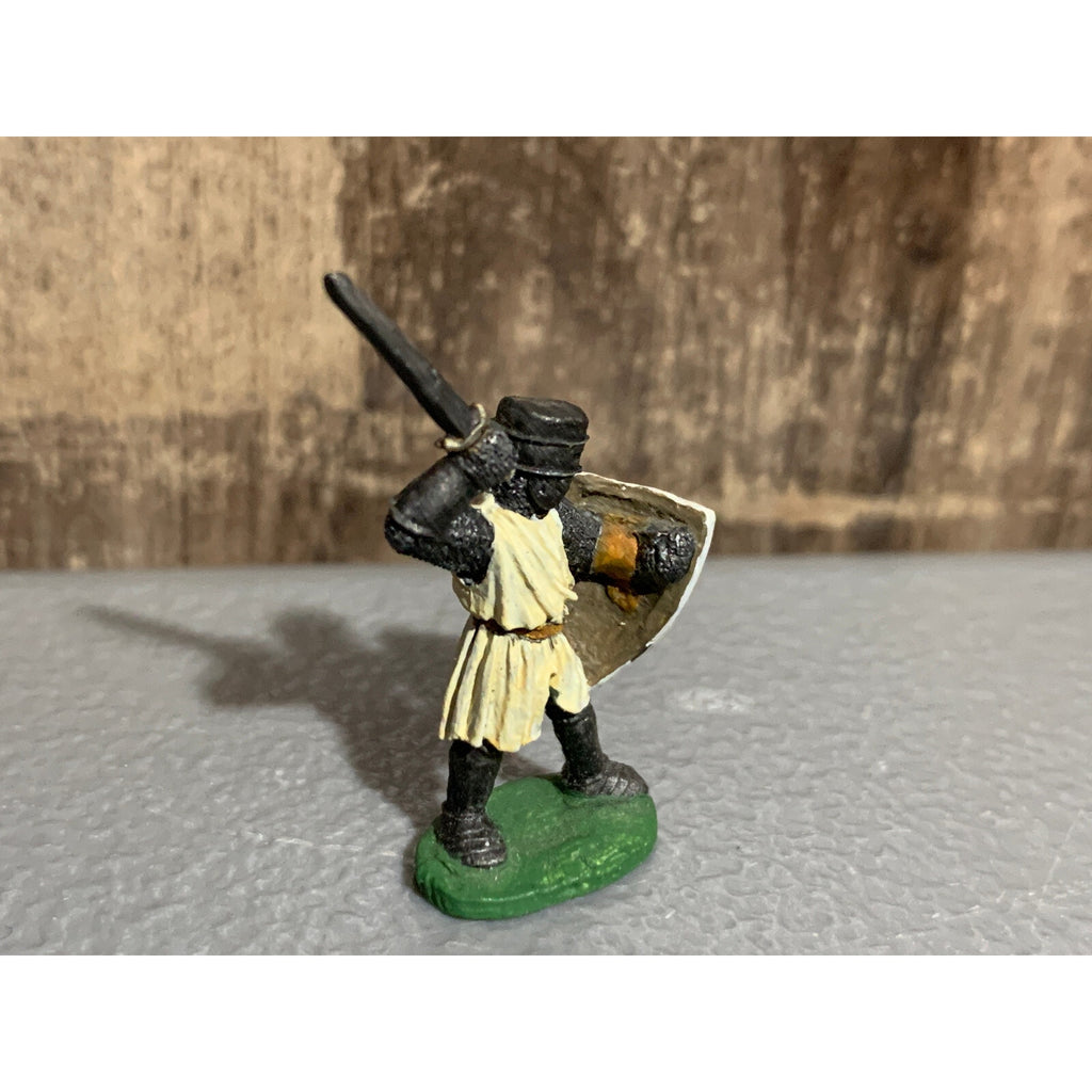 A10015 RAL PARTHA METAL OOP AVALON MAN AT ARMS SWORD RAISED FULL HELM PAINTED