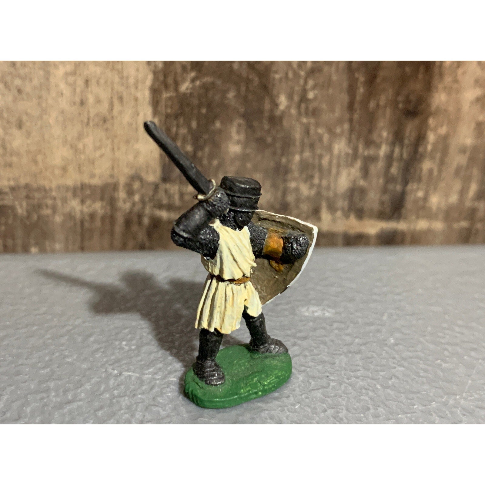 A10015 RAL PARTHA METAL OOP AVALON MAN AT ARMS SWORD RAISED FULL HELM PAINTED
