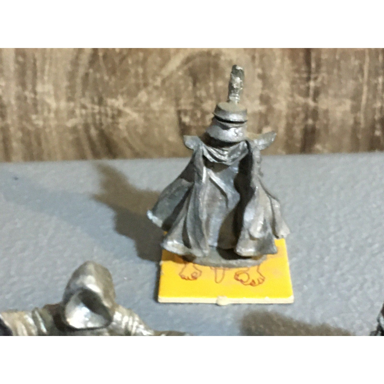 A32528 UNKNOWN METAL MINIATURES ROBED WRIATH GHOST MONK