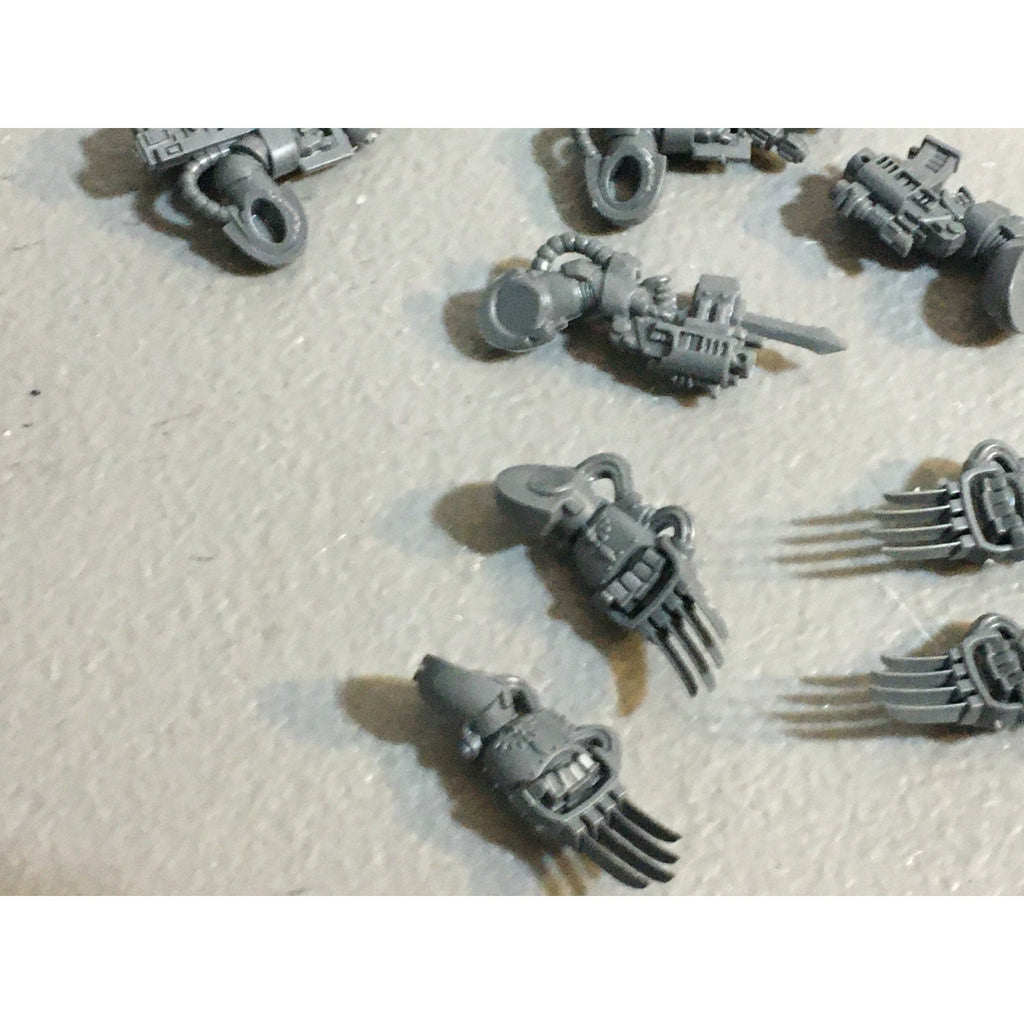 A29423 WARHAMMER 40K SPACE MARINES DARK ANGELS BITS LOT ARMS CLAW HEAVY GW