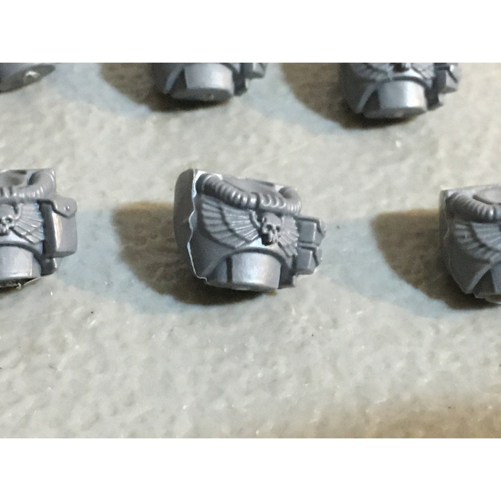 A33844 WARHAMMER 40K SPACE MARINES BITS LOT SCOUTS TORSO CHEST GW